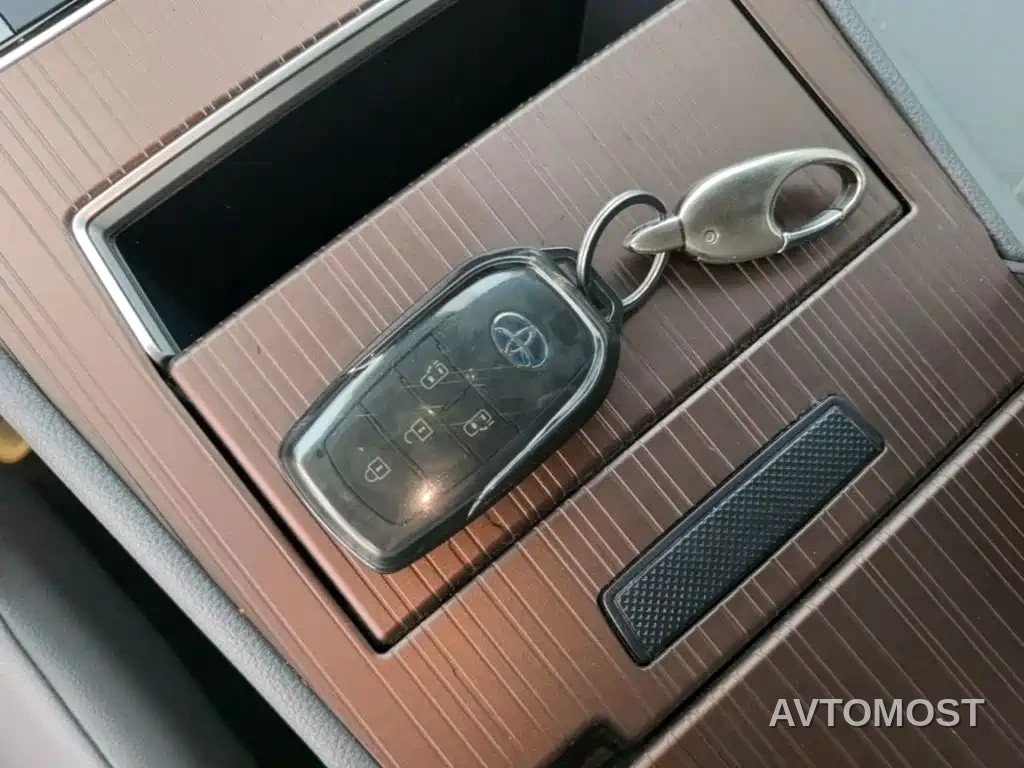 Toyota Granvia 2023 2.5L Hybrid Comfort Edition — фото 7