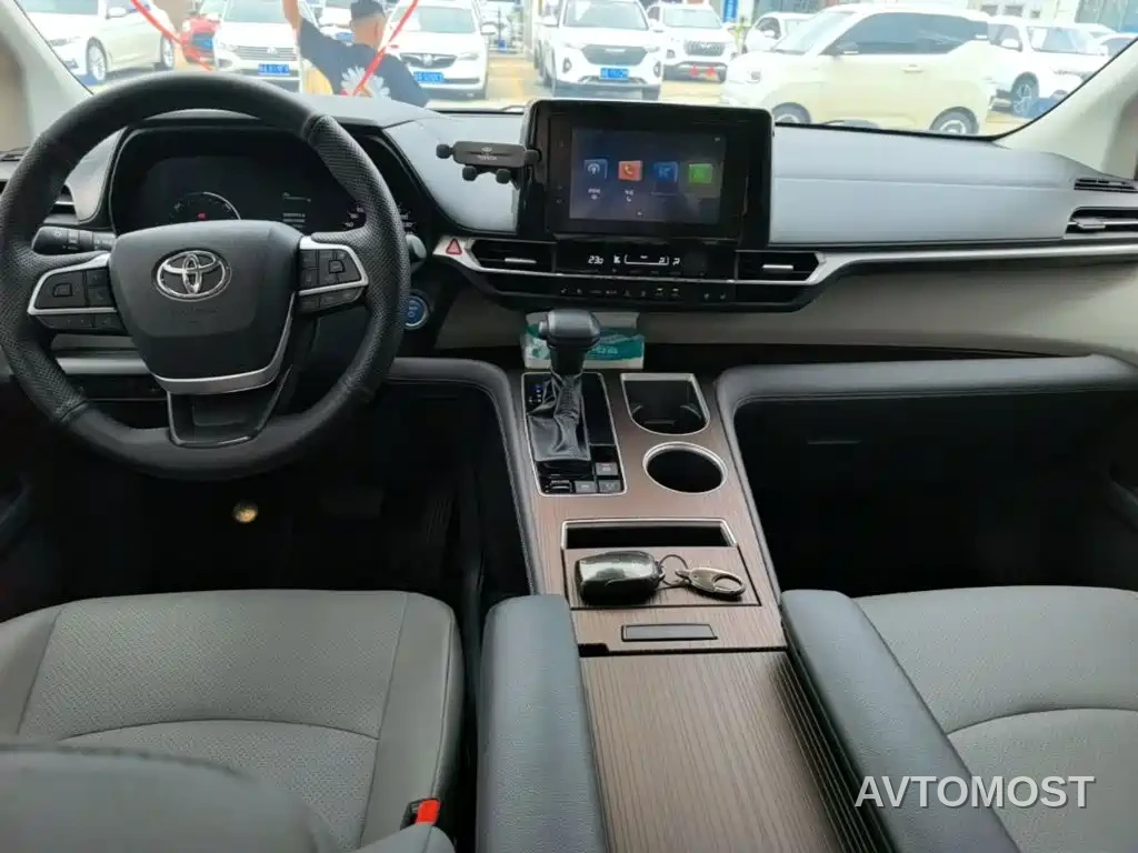 Toyota Granvia 2023 2.5L Hybrid Comfort Edition — фото 8