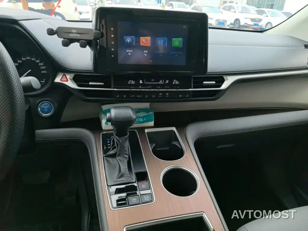 Toyota Granvia 2023 2.5L Hybrid Comfort Edition — фото 11