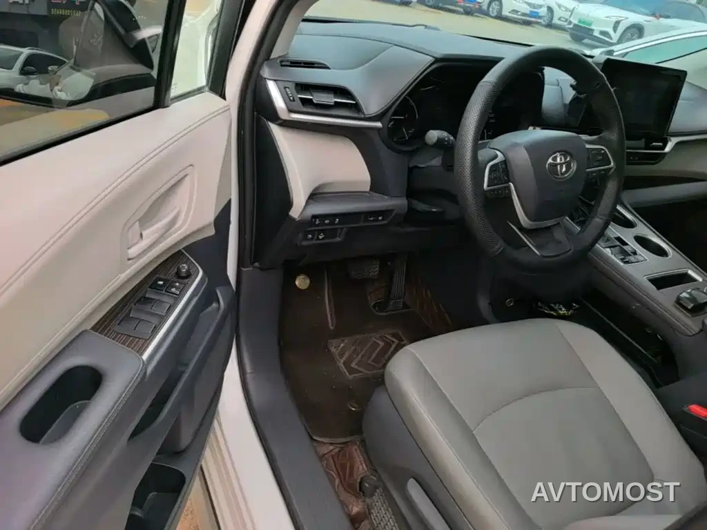 Toyota Granvia 2023 2.5L Hybrid Comfort Edition — фото 14