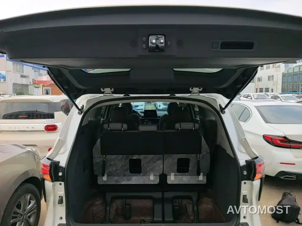 Toyota Granvia 2023 2.5L Hybrid Comfort Edition — фото 17
