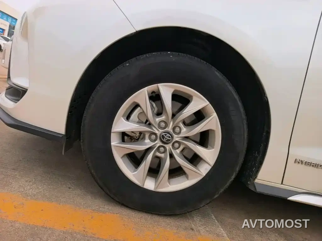 Toyota Granvia 2023 2.5L Hybrid Comfort Edition — фото 21