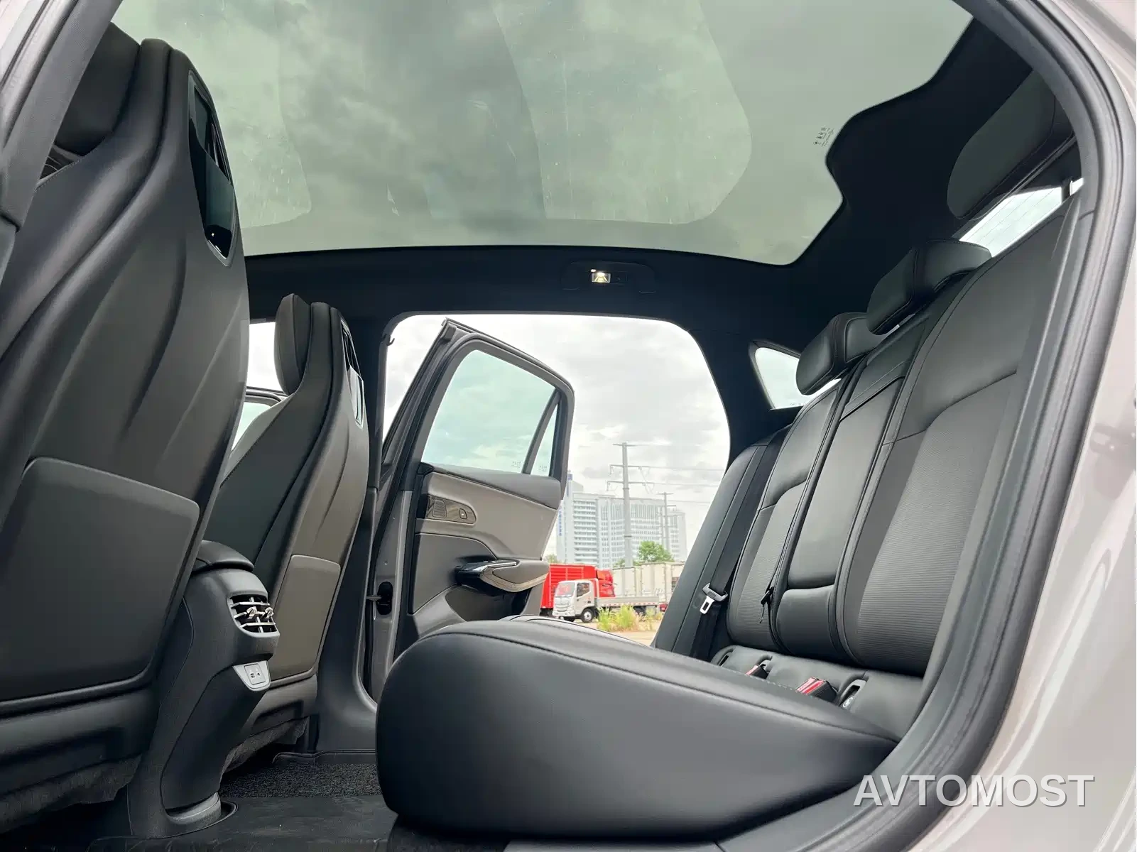 Hongqi EH7 2025 640 AWD Smart Selection Edition — фото 6