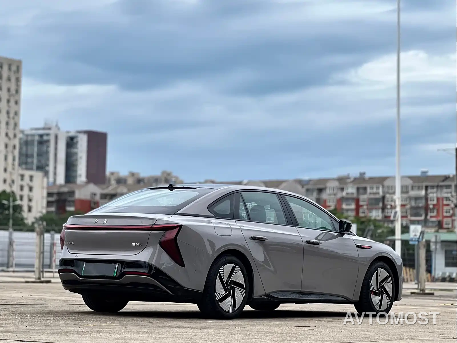 Hongqi EH7 2025 640 AWD Smart Selection Edition — фото 9