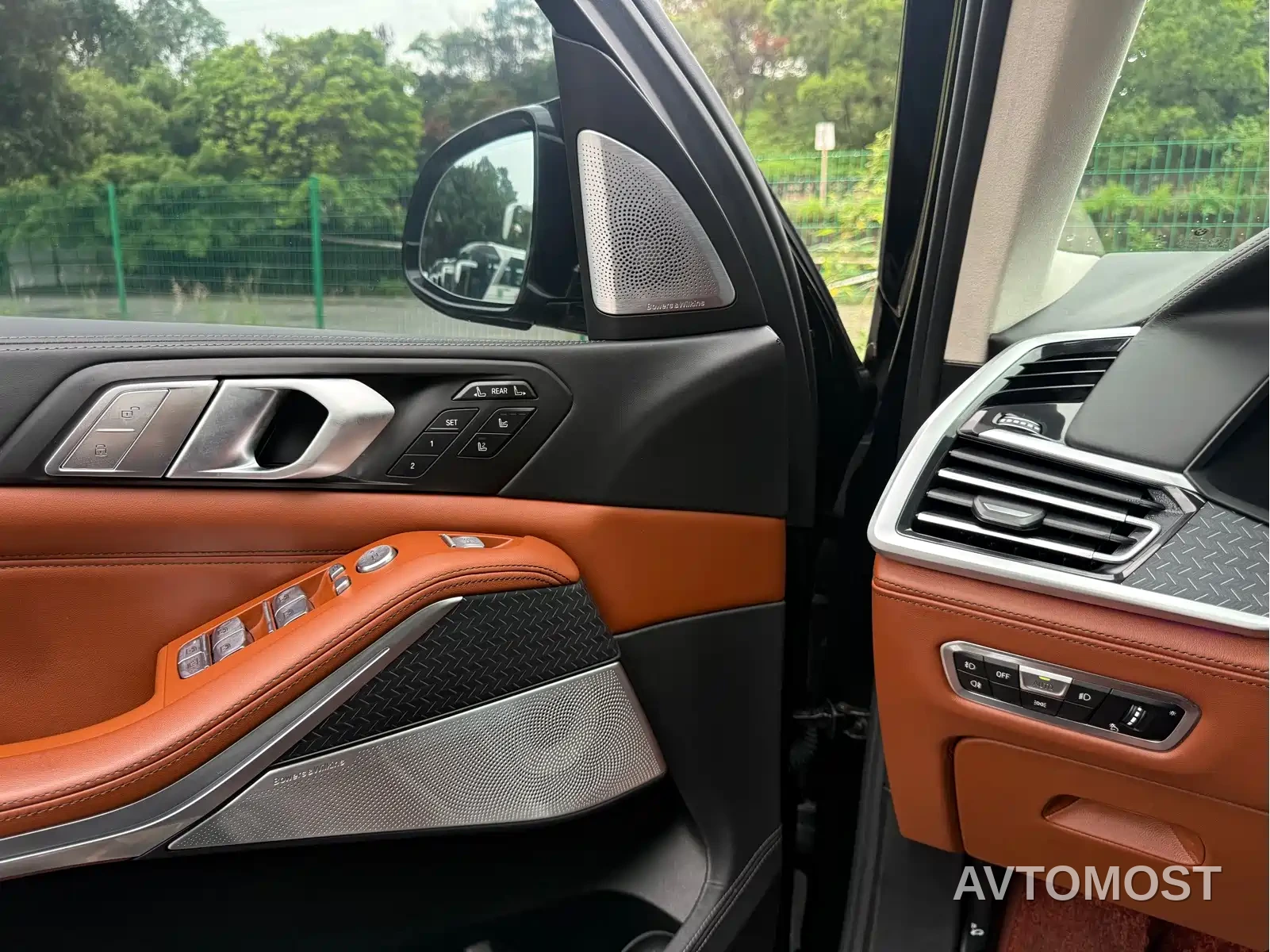 BMW X7 2022 xDrive M50i — фото 12