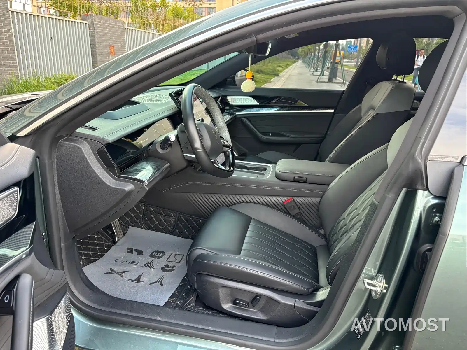 Nezha S Shooting Brake 2024 Model Range Extender 300 Standard — фото 3