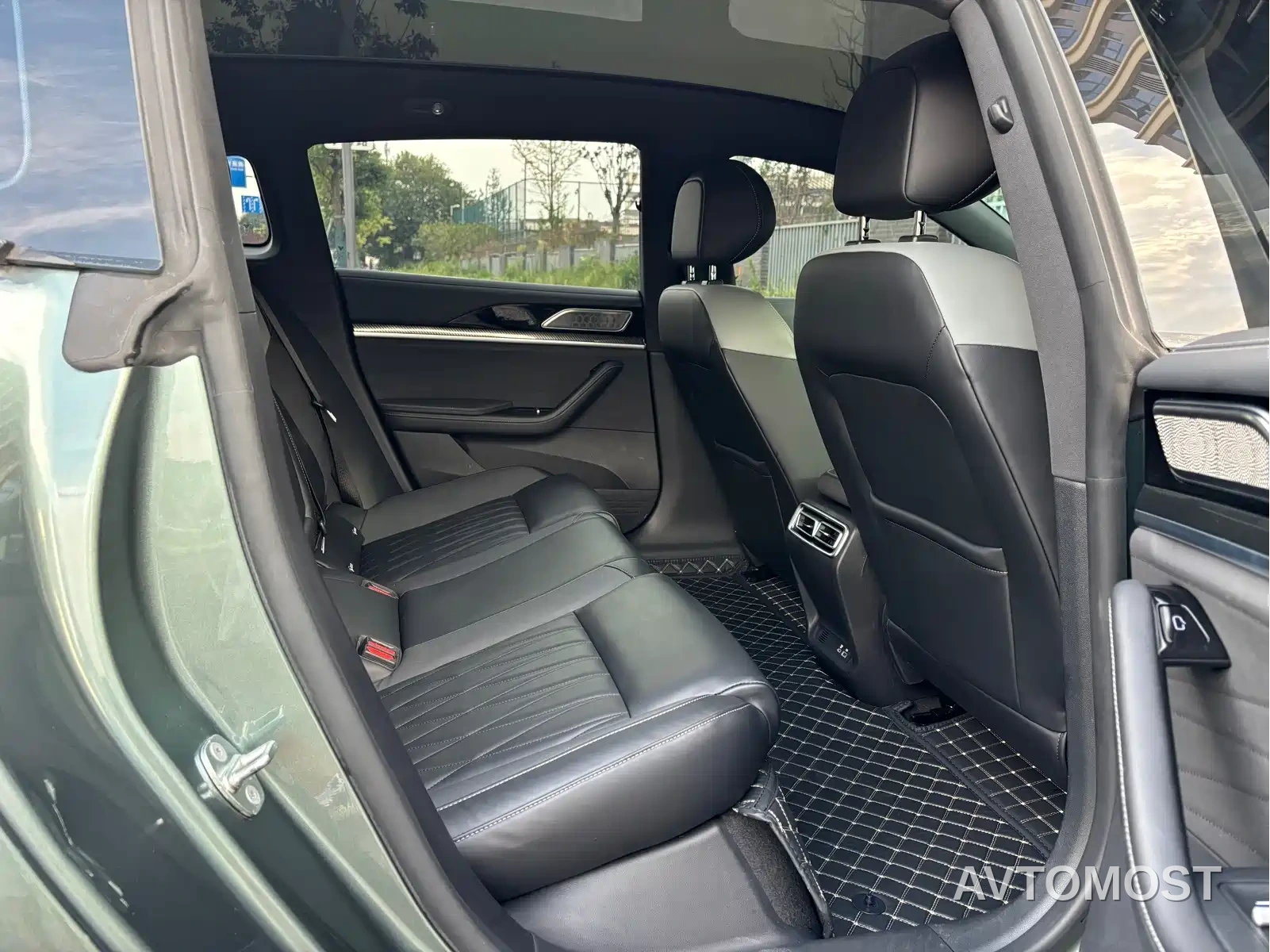 Nezha S Shooting Brake 2024 Model Range Extender 300 Standard — фото 7