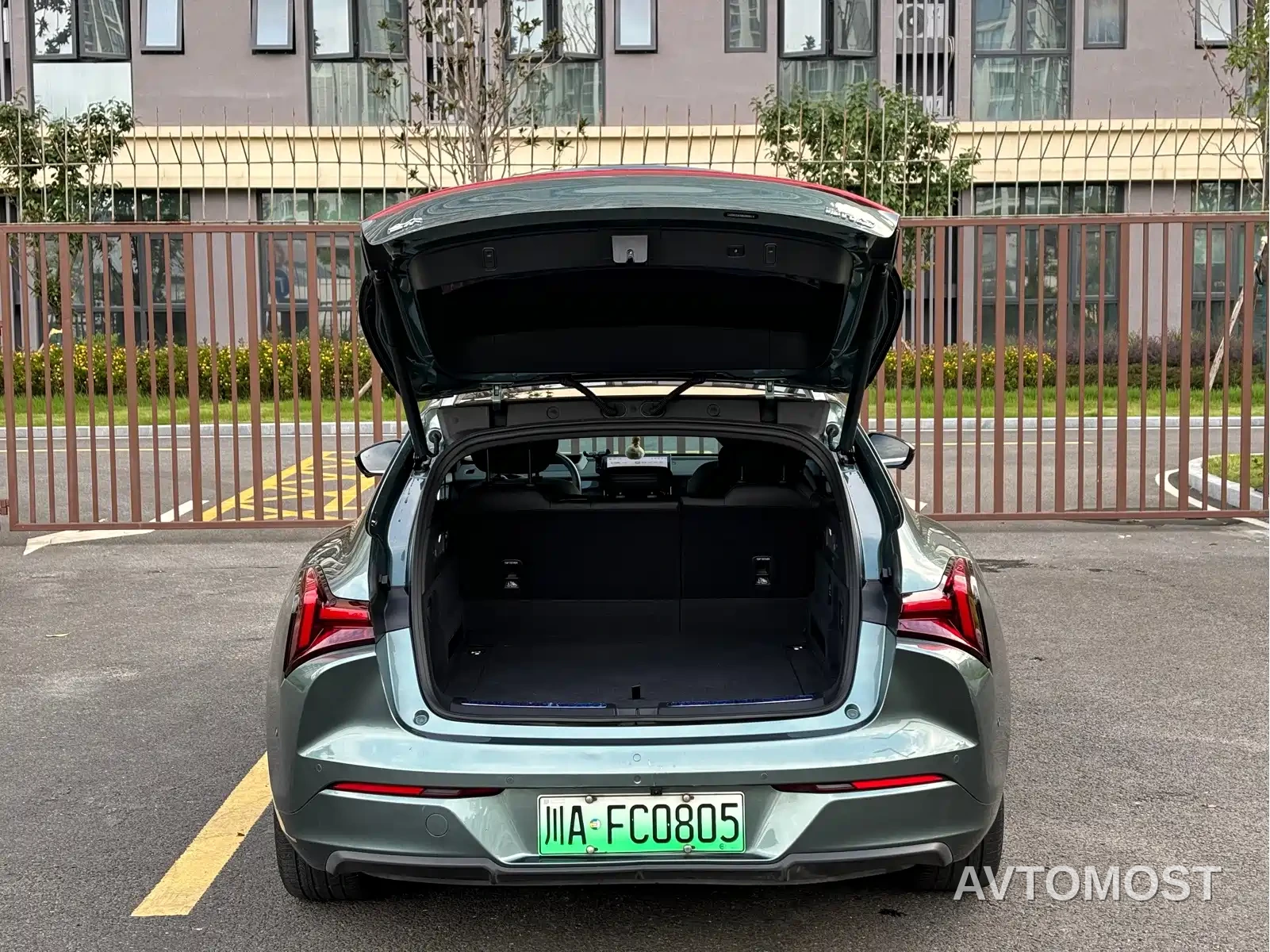 Nezha S Shooting Brake 2024 Model Range Extender 300 Standard — фото 12