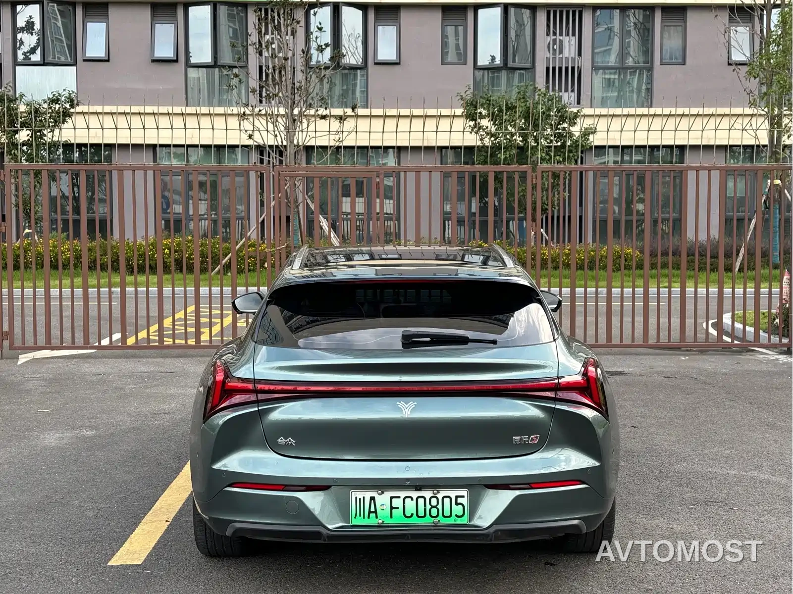 Nezha S Shooting Brake 2024 Model Range Extender 300 Standard — фото 14