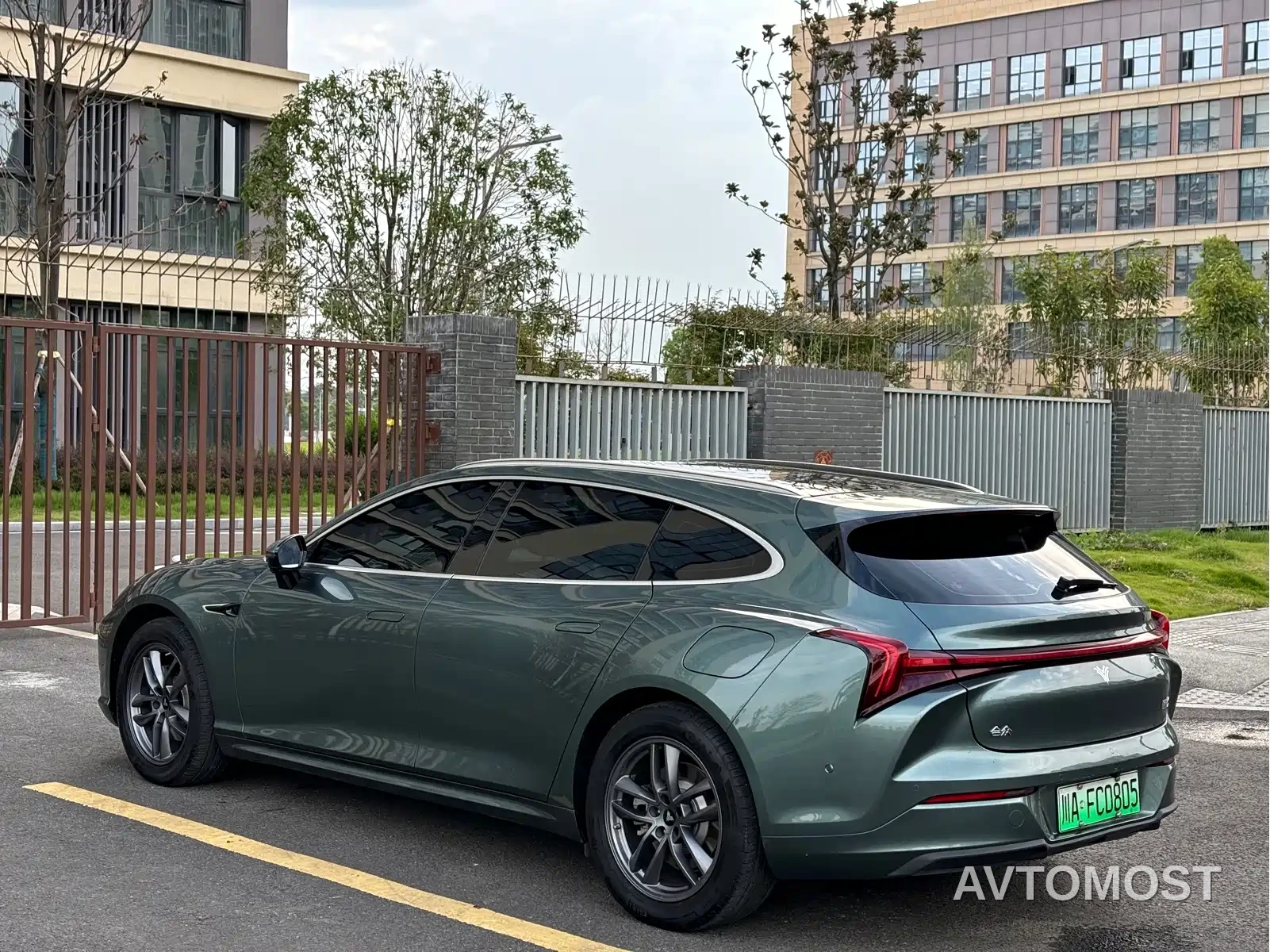 Nezha S Shooting Brake 2024 Model Range Extender 300 Standard — фото 15