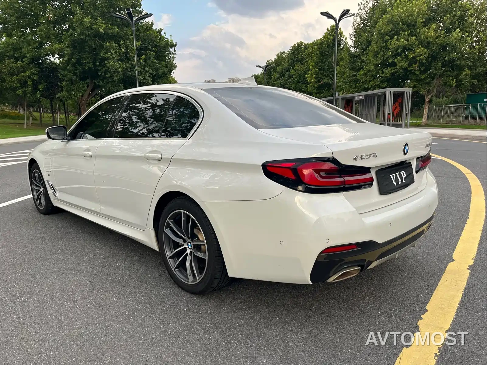 BMW 5 Series New Energy 2021 535Le M Sport Package — фото 4