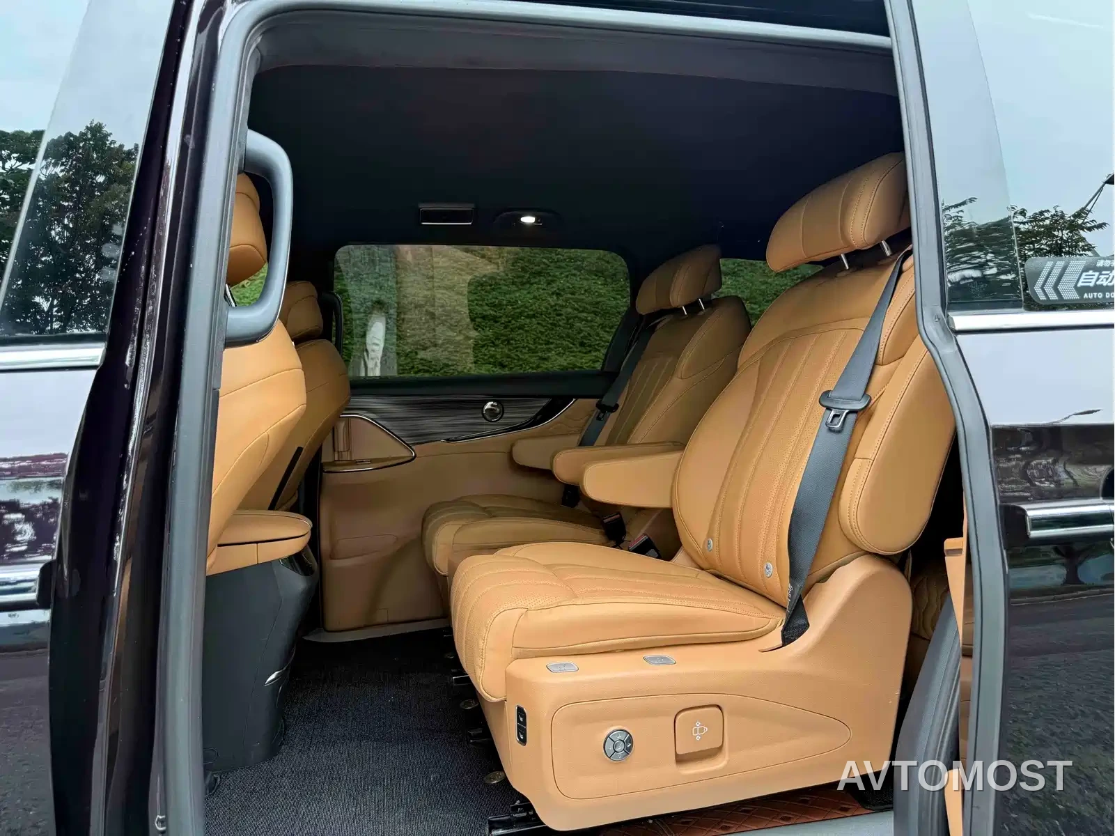 Dongfeng Fengxing Starlight V9 2026 Beyond Joy Series 200km Luxury — фото 8