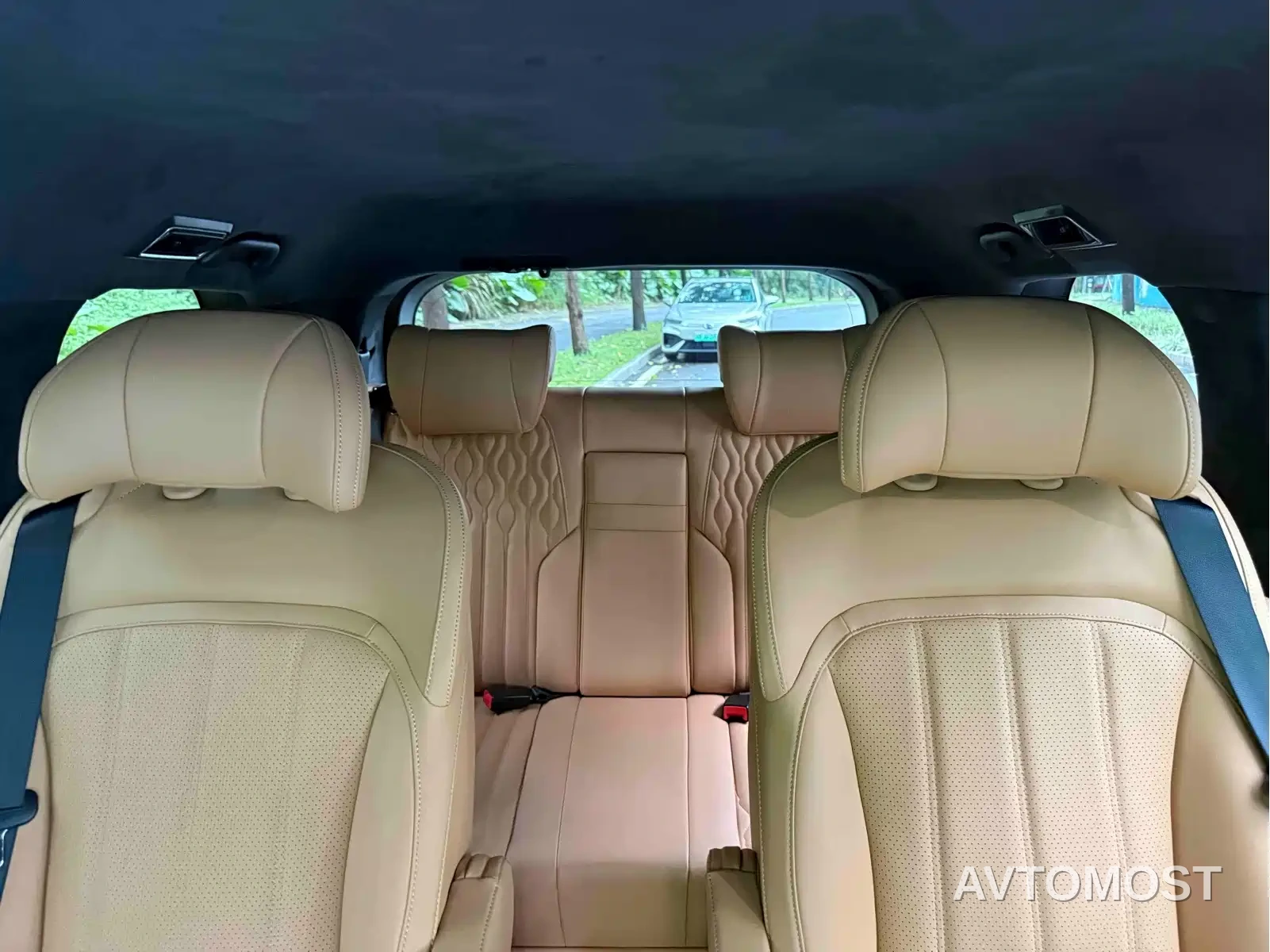 Dongfeng Fengxing Starlight V9 2026 Beyond Joy Series 200km Luxury — фото 10