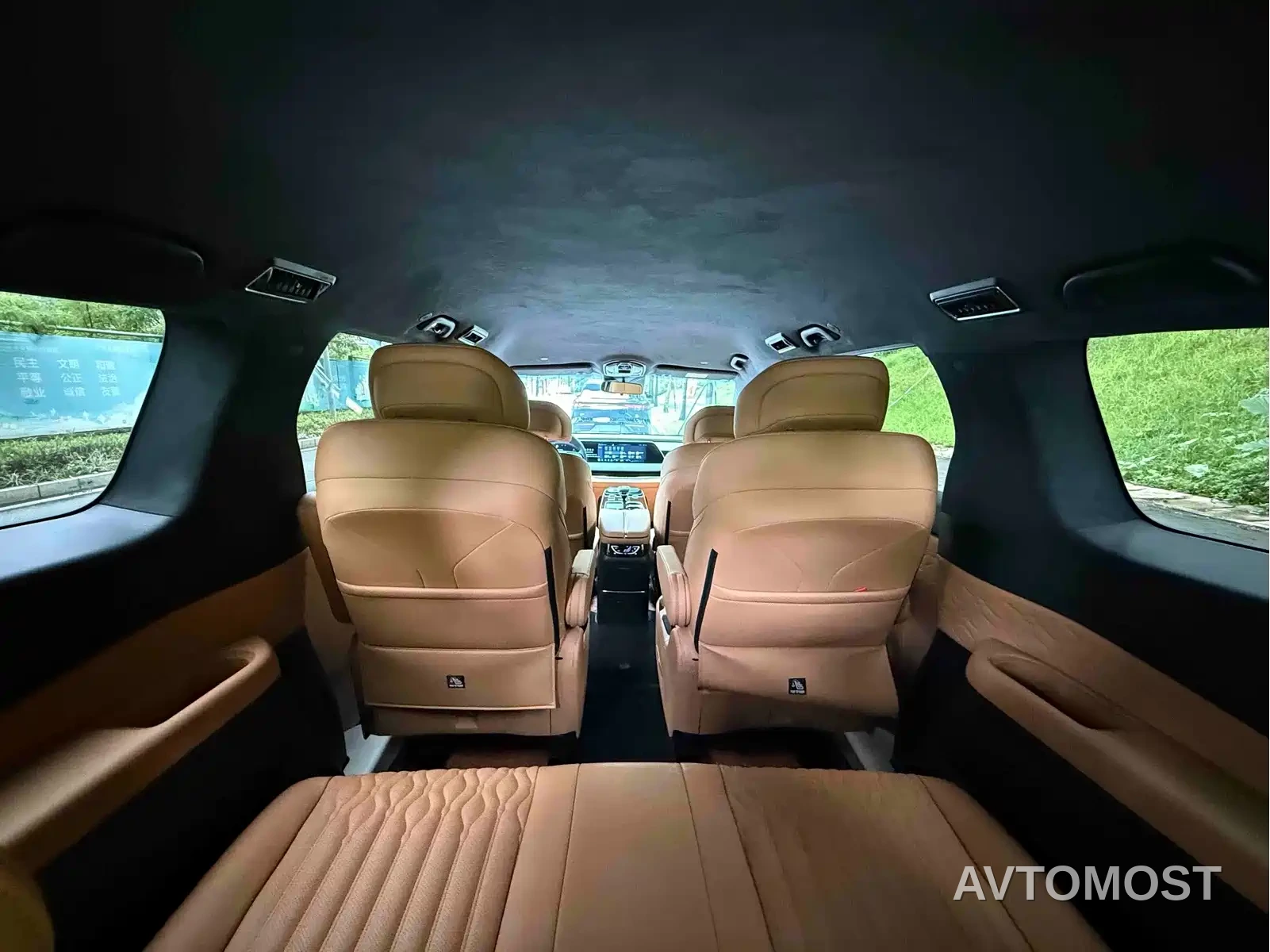 Dongfeng Fengxing Starlight V9 2026 Beyond Joy Series 200km Luxury — фото 11