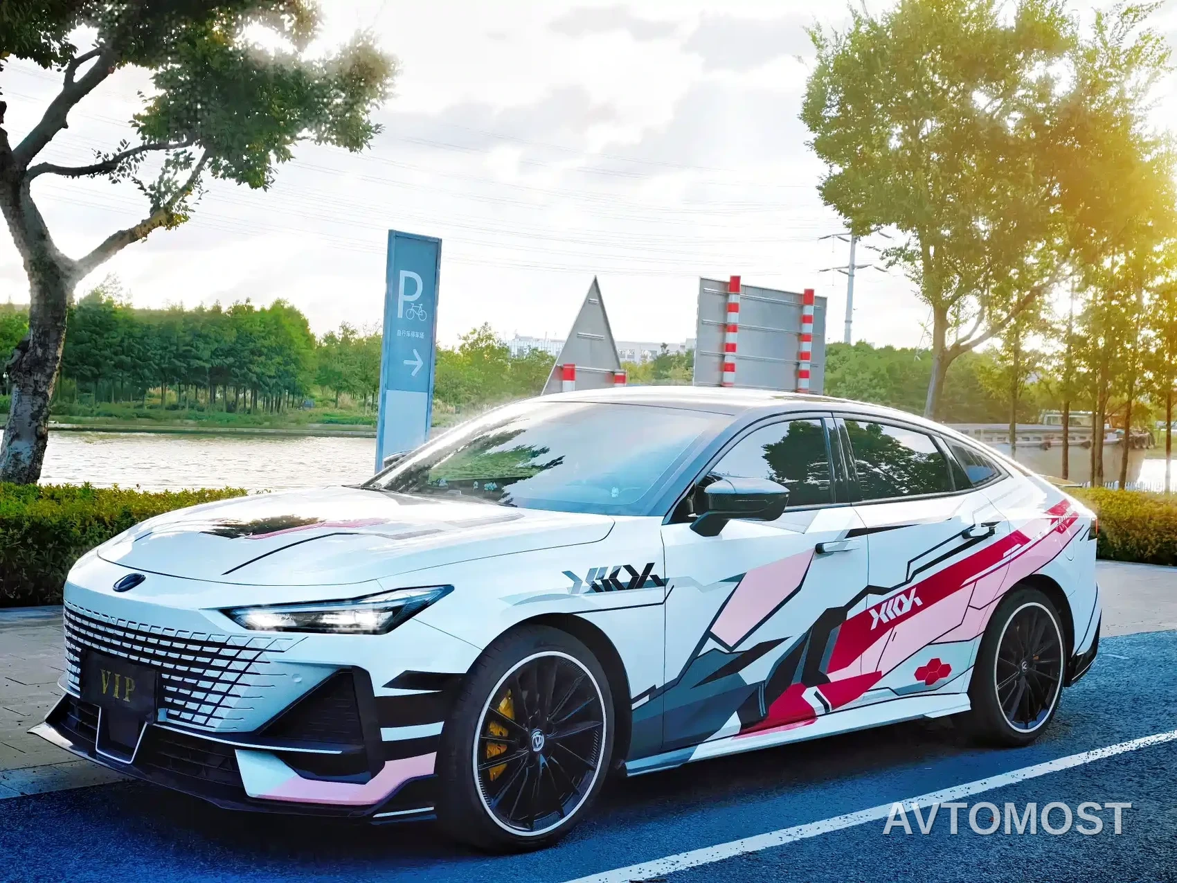 Changan UNI-V 2022 1.5T Sport Edition — фото 1