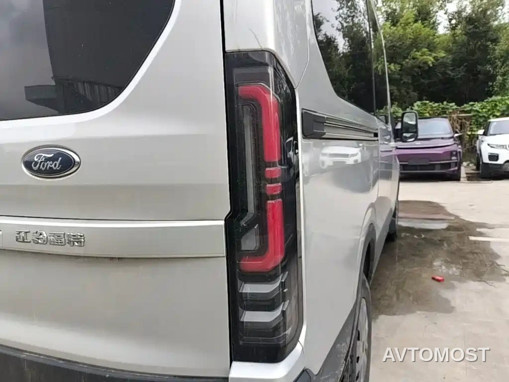 Ford Transit T8 2024 T8 2.3T Diesel Manual Mid-wheelbase Mid-roof 9-seater Business Travel Version (2/2/2/3) — фото 18
