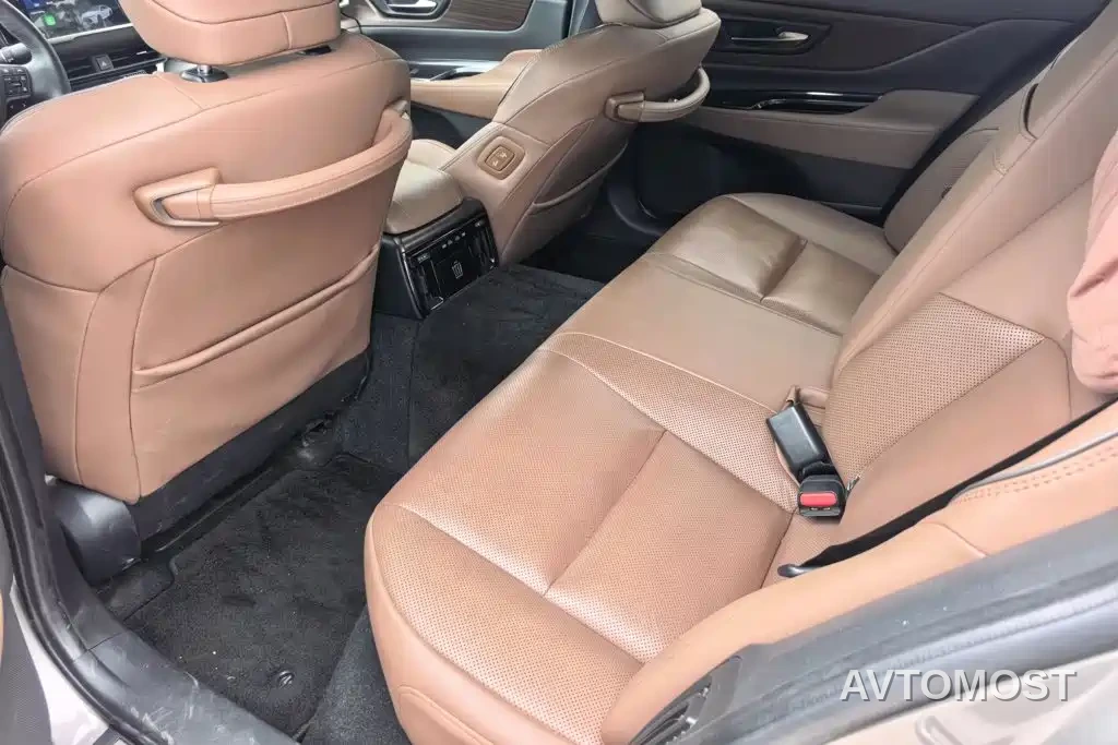 Toyota Crown (Import) 2024 2.5L Ultimate Edition — фото 10