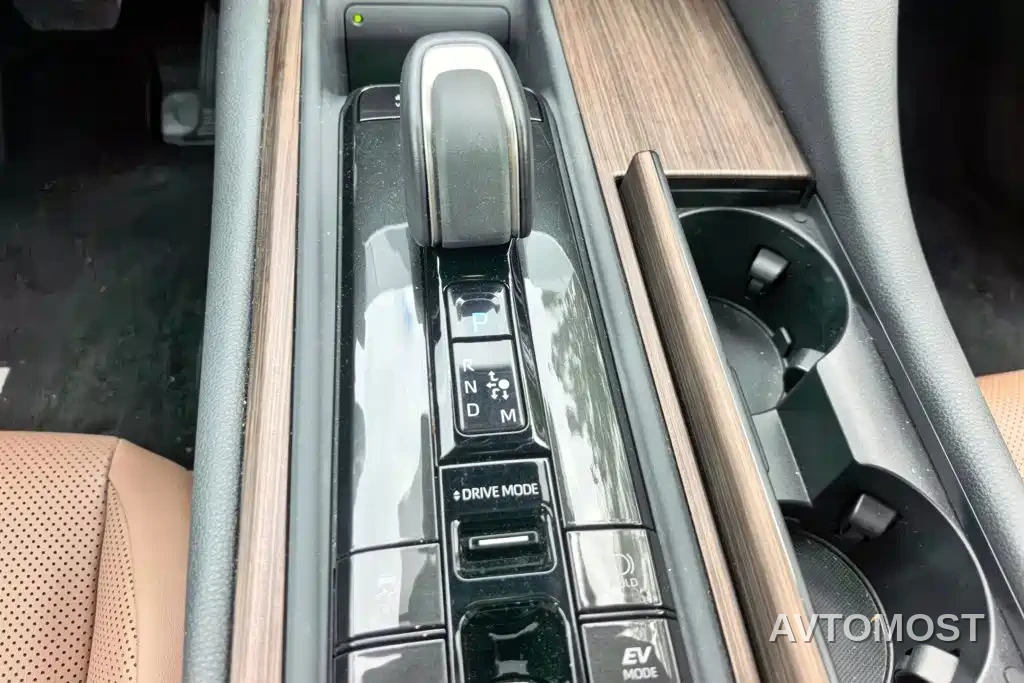 Toyota Crown (Import) 2024 2.5L Ultimate Edition — фото 15