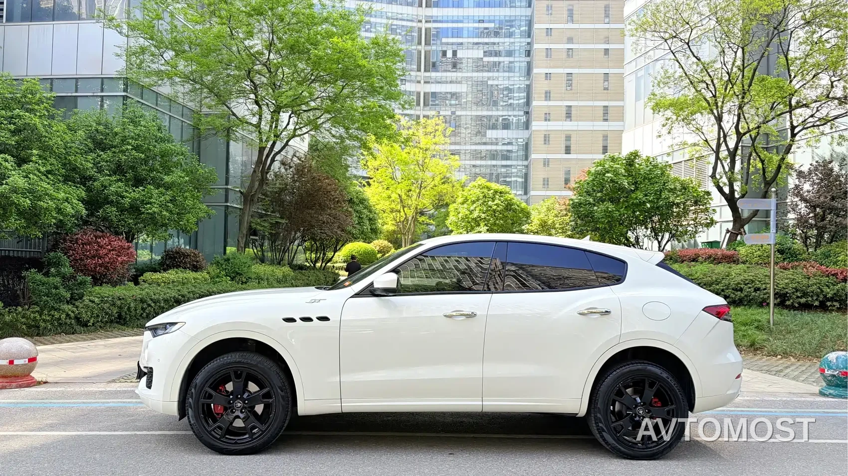 Maserati Levante 2023 2.0T GT — фото 4