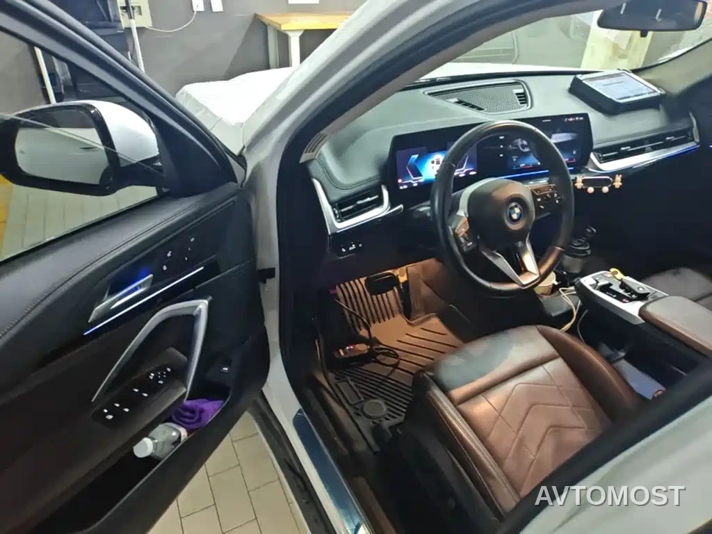 BMW iX1 2023 eDrive25L X Design Package — фото 11
