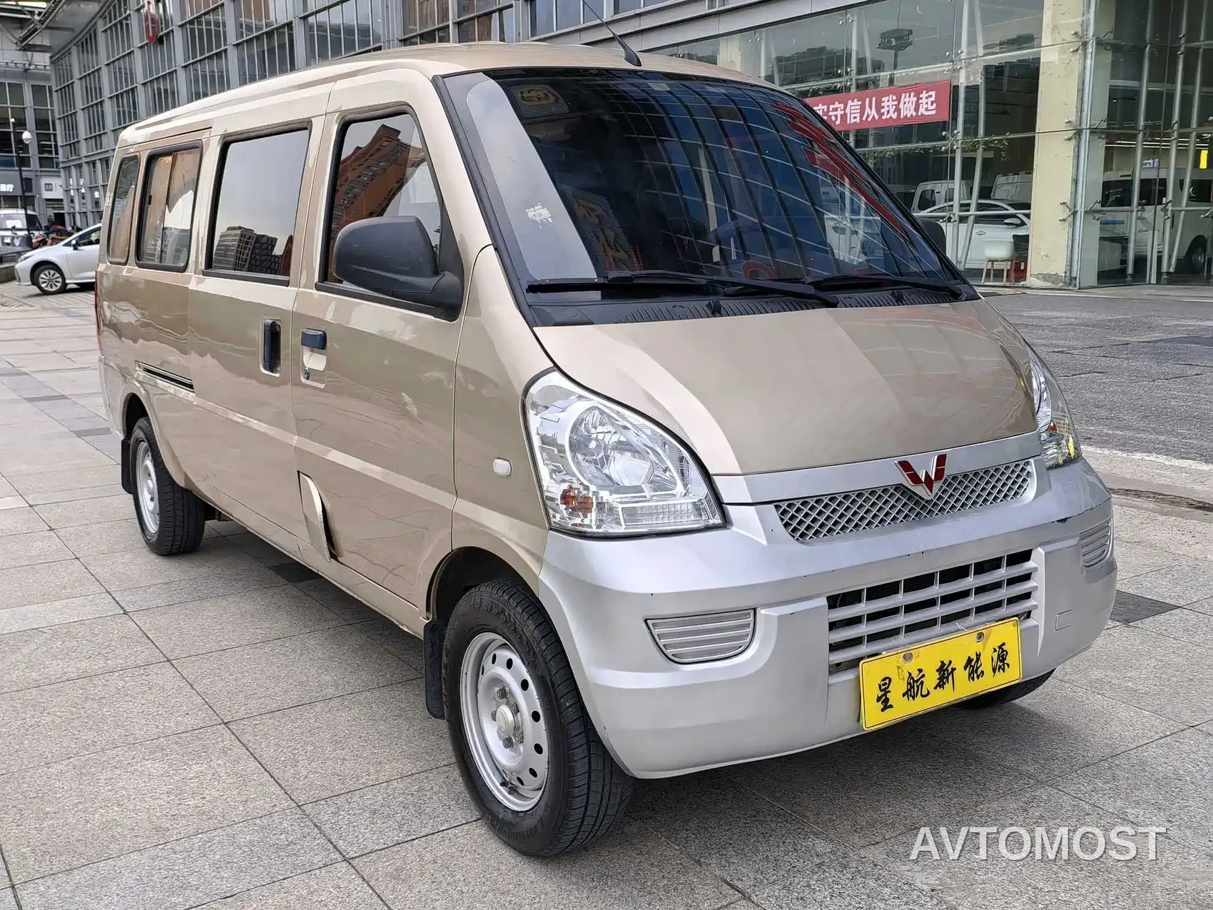 Wuling Rongguang EV 2020 Passenger Van Basic 7-seater 300KM — фото 2