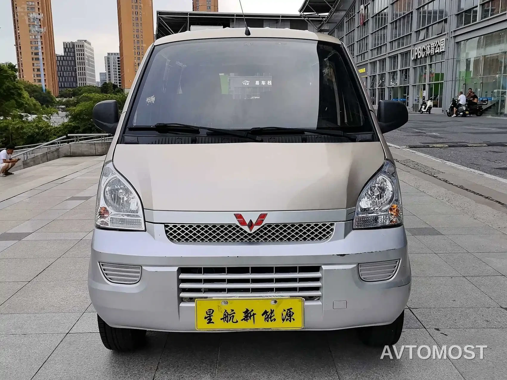 Wuling Rongguang EV 2020 Passenger Van Basic 7-seater 300KM — фото 3