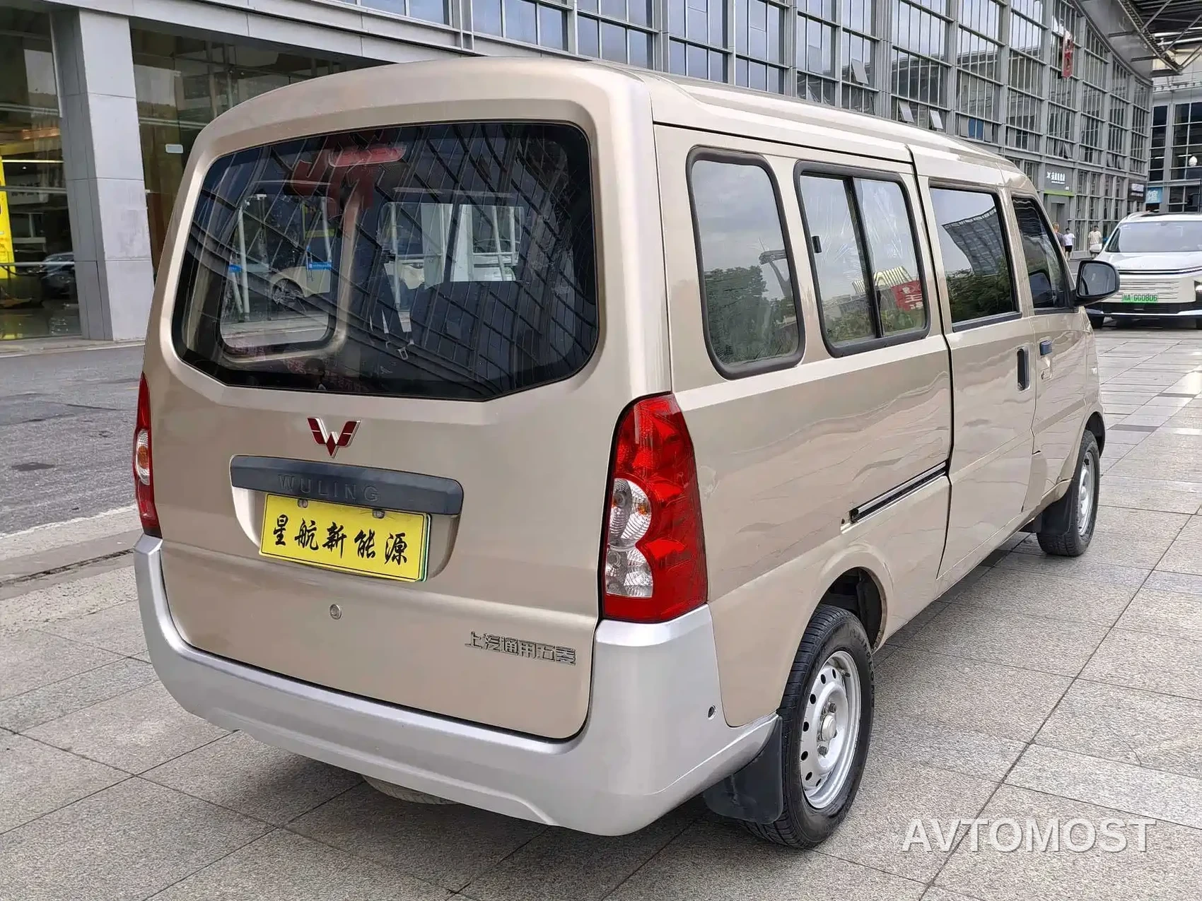 Wuling Rongguang EV 2020 Passenger Van Basic 7-seater 300KM — фото 8
