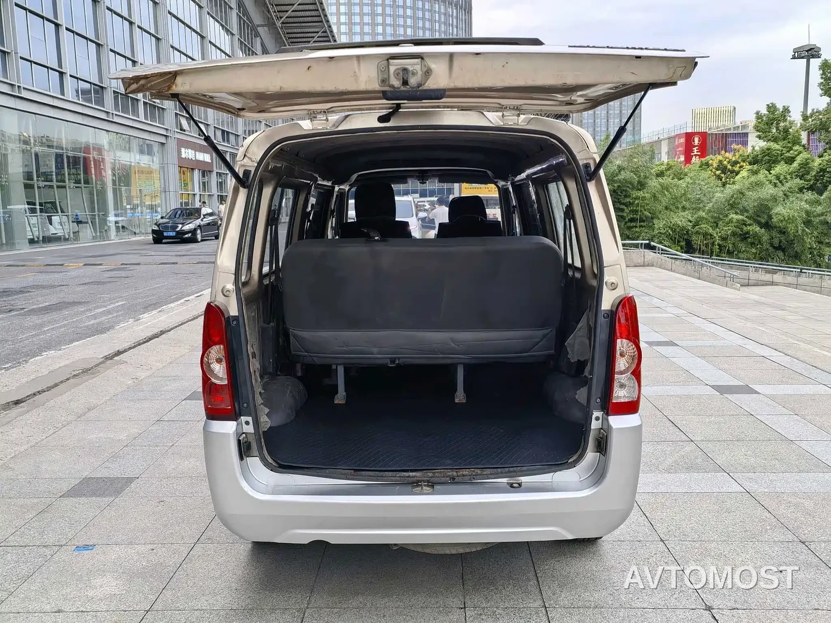 Wuling Rongguang EV 2020 Passenger Van Basic 7-seater 300KM — фото 11
