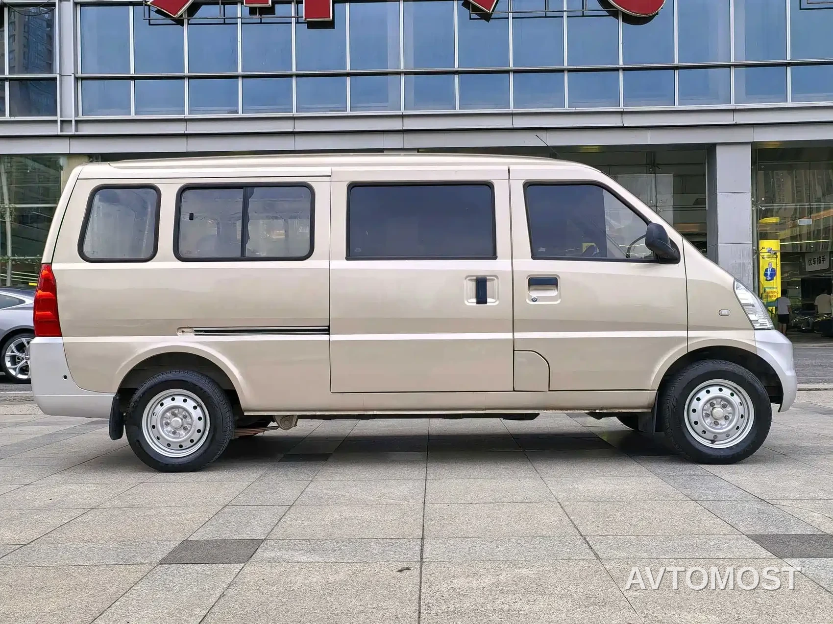 Wuling Rongguang EV 2020 Passenger Van Basic 7-seater 300KM — фото 12