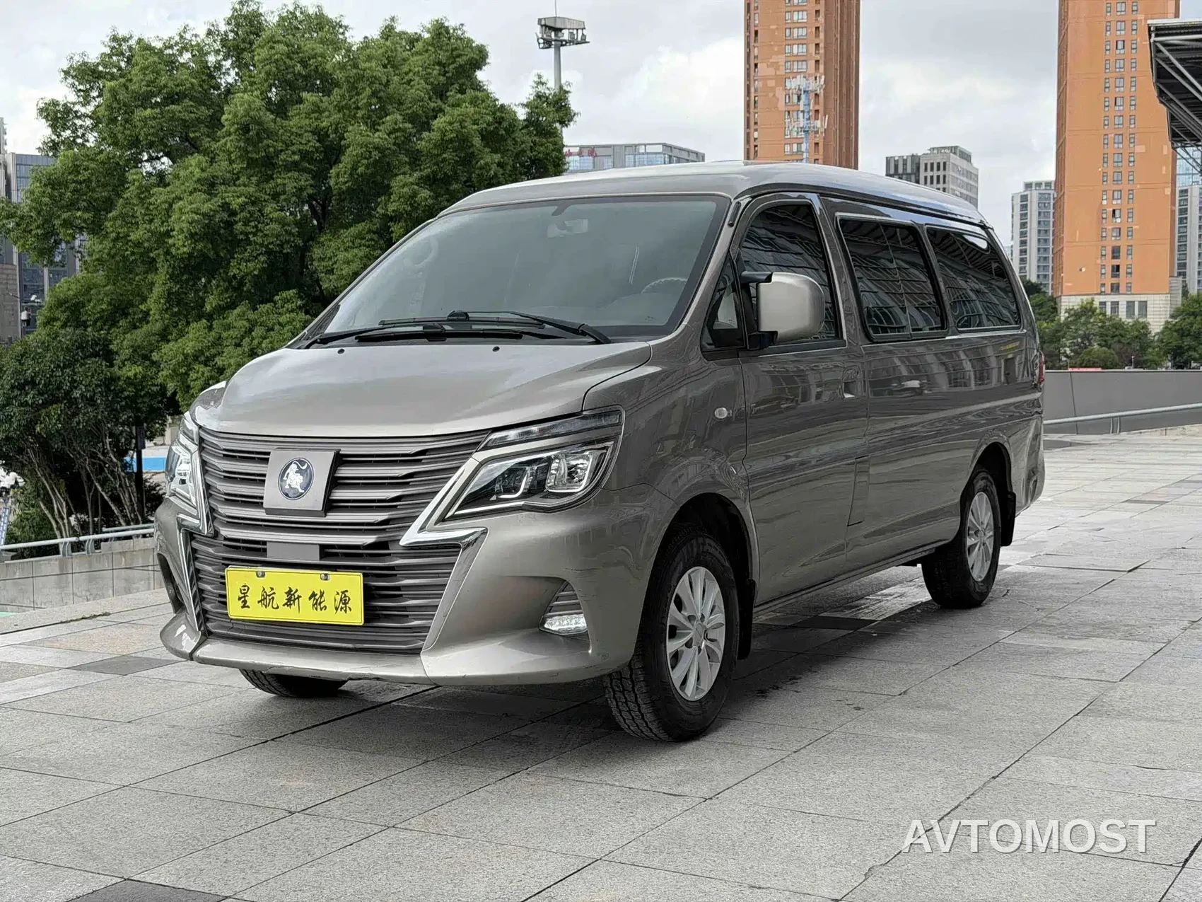Dongfeng Fengxing Lingzhi New Energy 2022 Comfort 7-seater — фото 1