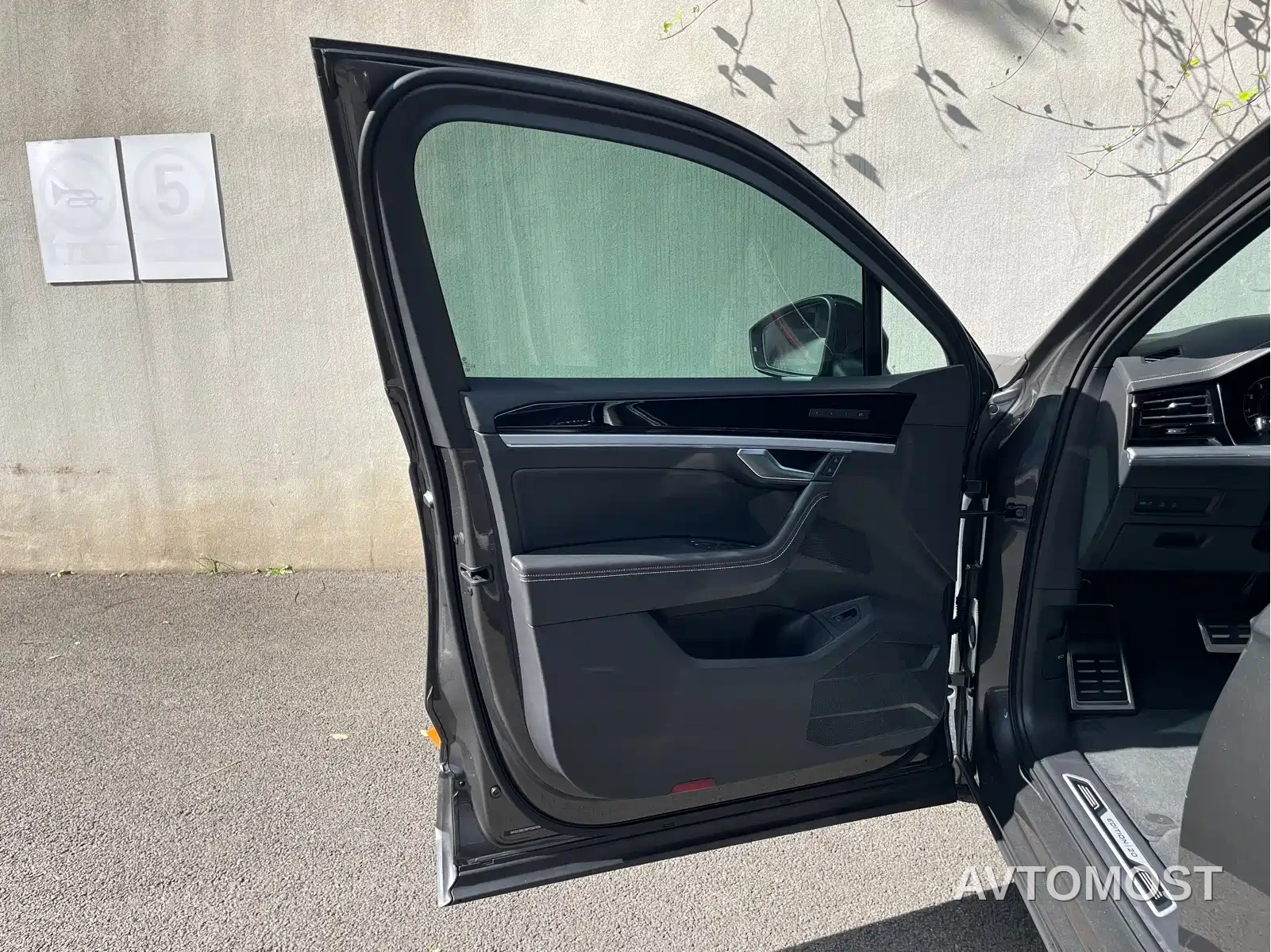 Volkswagen Touareg 2022 3.0TSI 20th Anniversary Special Edition — фото 16