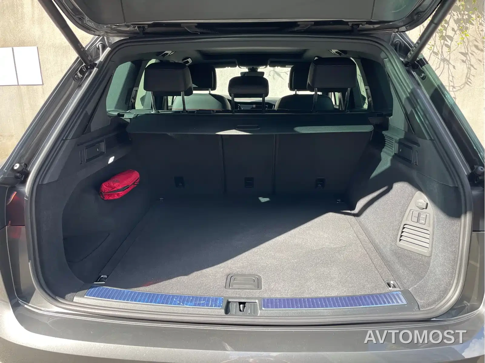 Volkswagen Touareg 2022 3.0TSI 20th Anniversary Special Edition — фото 19