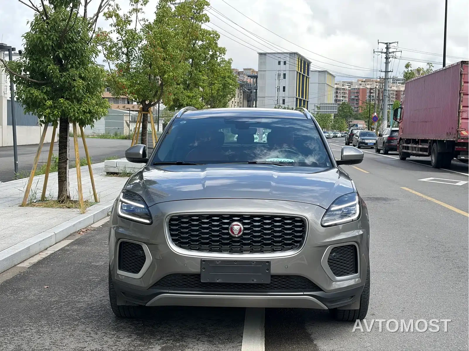 Jaguar E-PACE 2024 Youth Sport Edition R-DYNAMIC — фото 2
