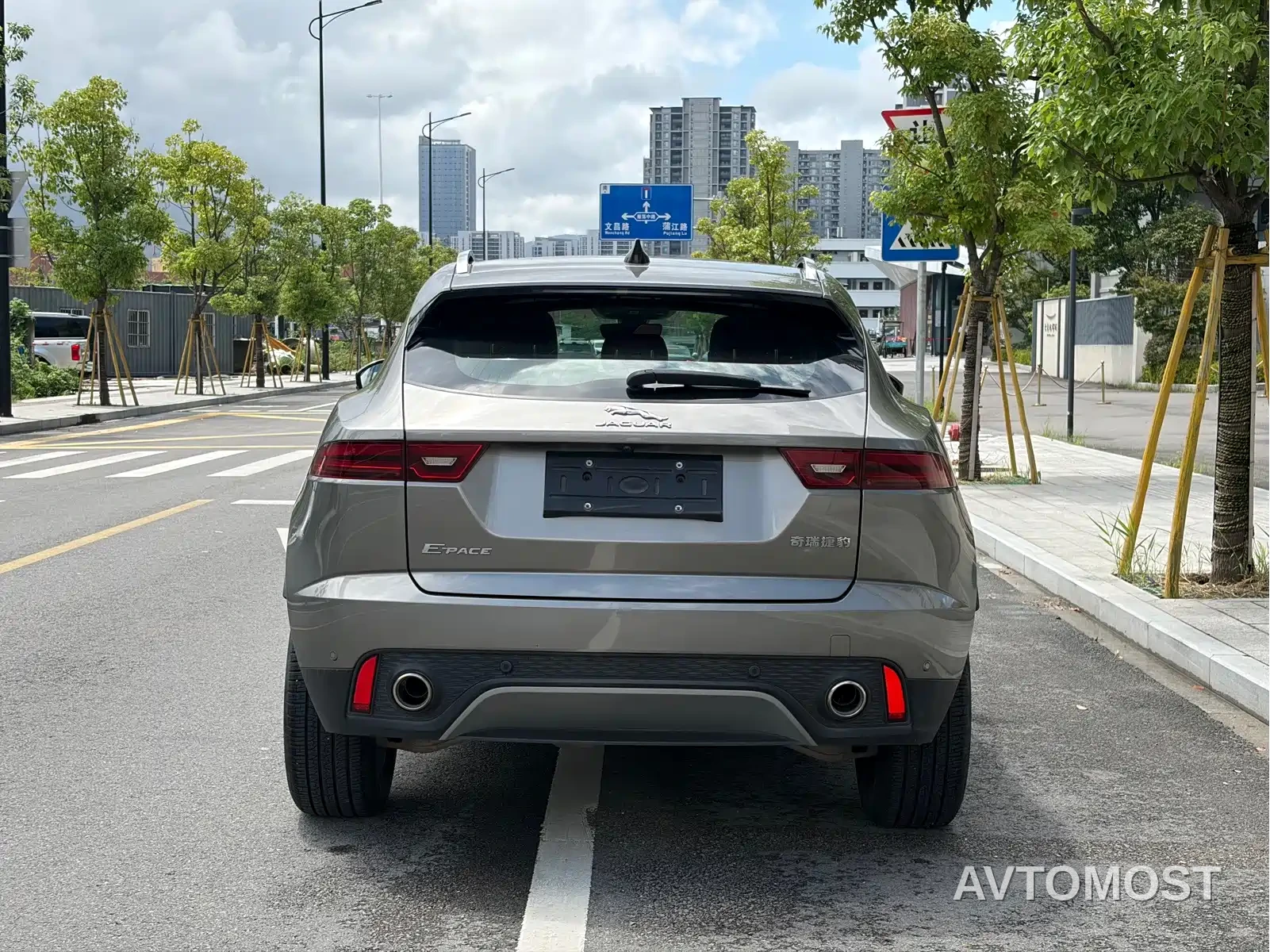 Jaguar E-PACE 2024 Youth Sport Edition R-DYNAMIC — фото 5