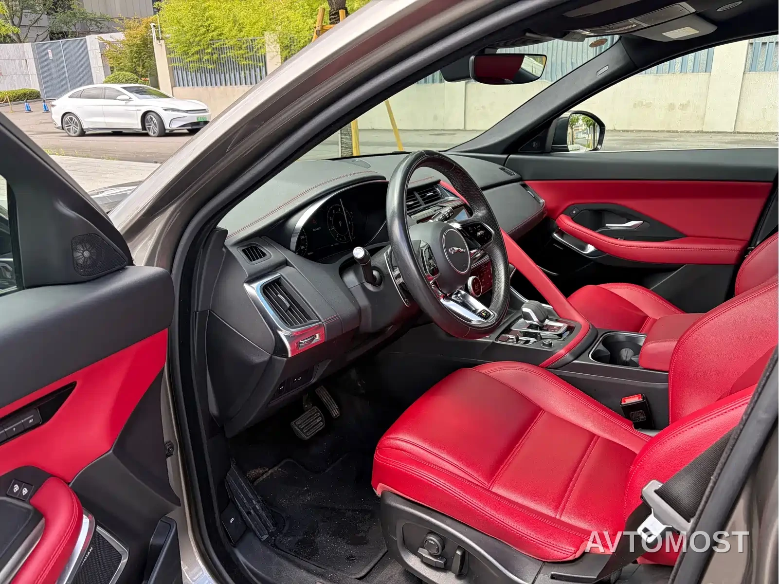 Jaguar E-PACE 2024 Youth Sport Edition R-DYNAMIC — фото 7