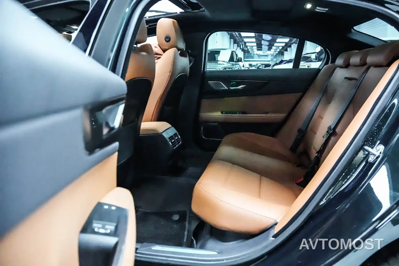 Jaguar XEL 2024 Model 2.0T 250PS R-DYNAMIC S Gloss Black Sport Edition — фото 4