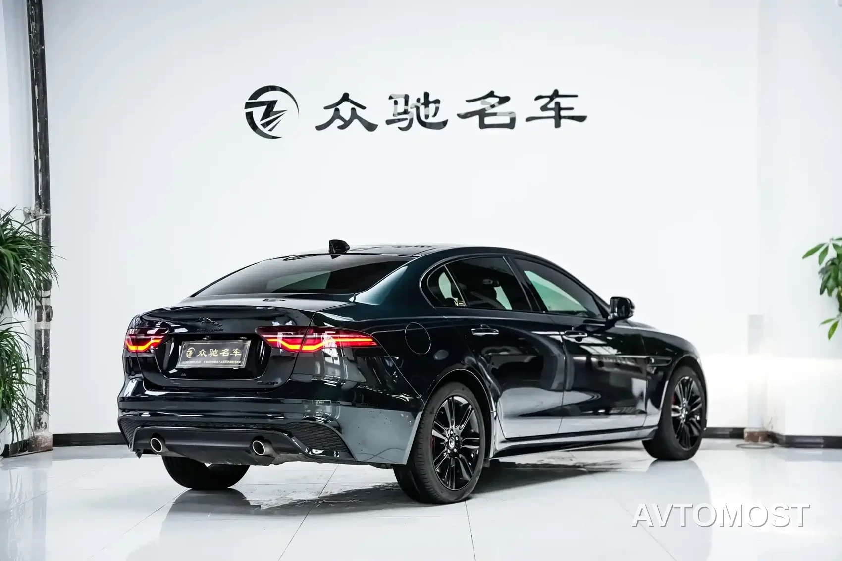 Jaguar XEL 2024 Model 2.0T 250PS R-DYNAMIC S Gloss Black Sport Edition — фото 12