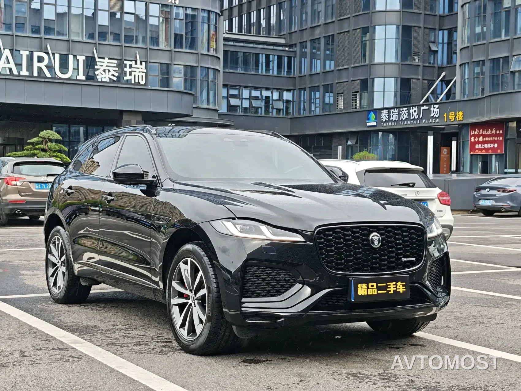 Jaguar F-PACE 2024 P250 R-Dynamic SE — фото 3