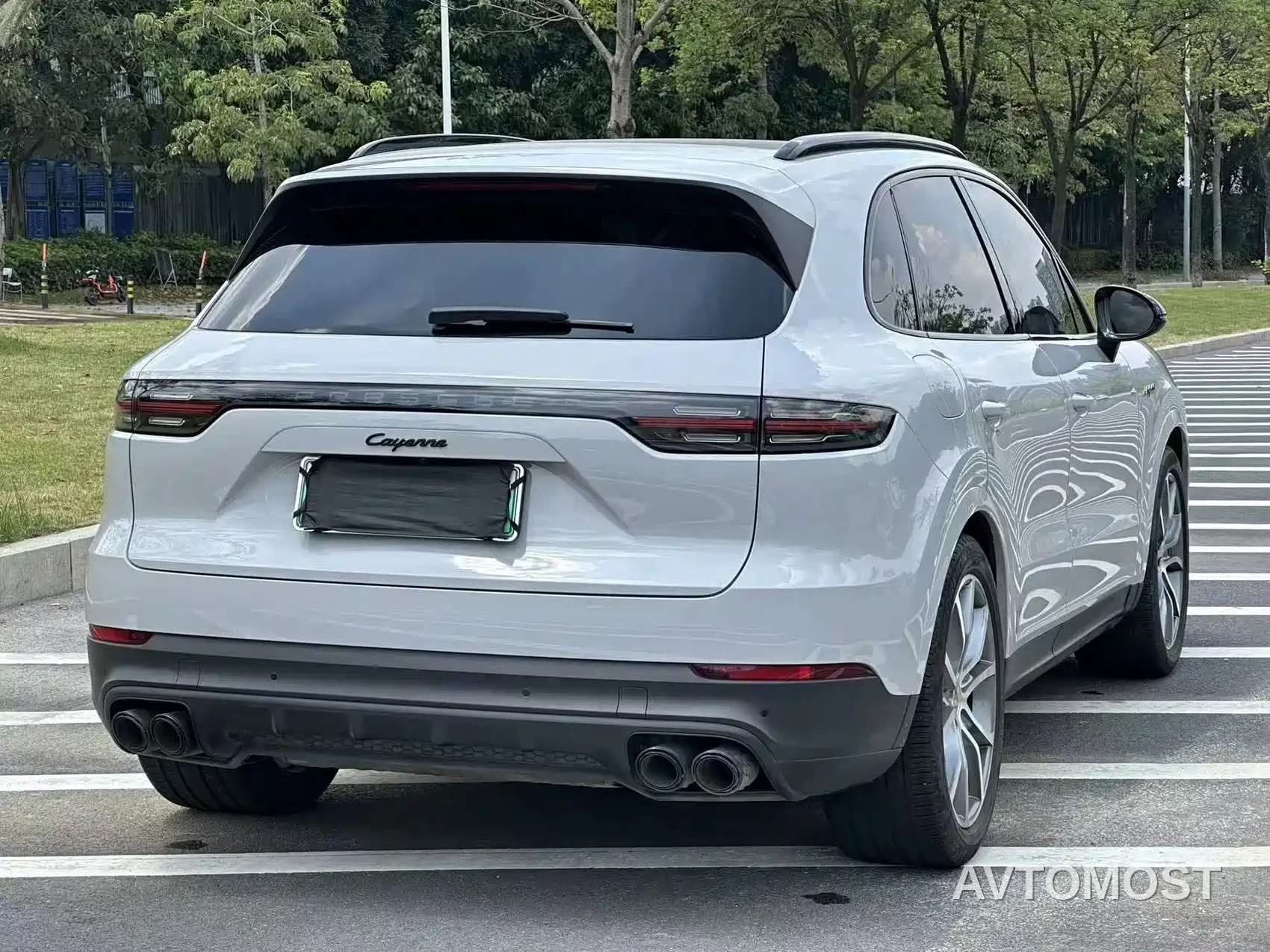 Porsche Cayenne New Energy 2022 Cayenne E-Hybrid 2.0T Platinum Edition — фото 9