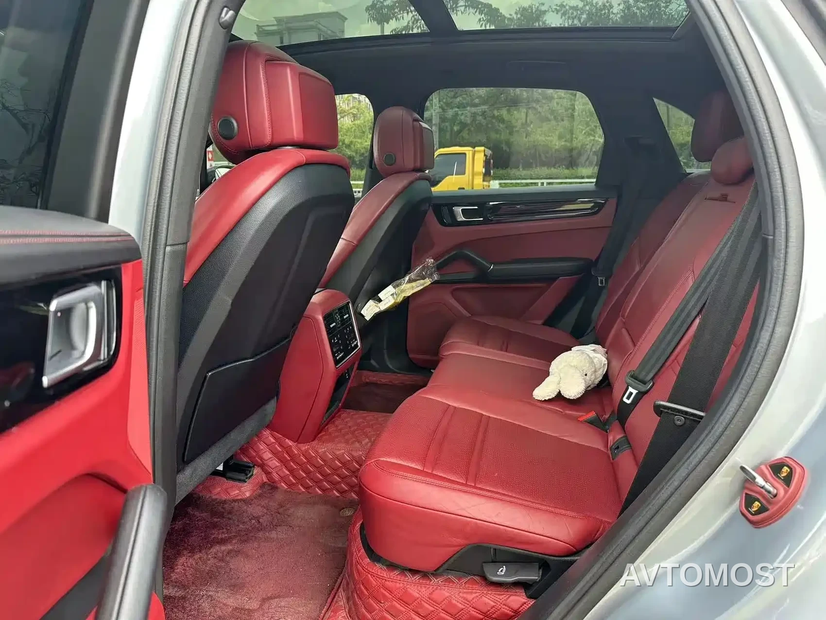 Porsche Cayenne New Energy 2022 Cayenne E-Hybrid 2.0T Platinum Edition — фото 11