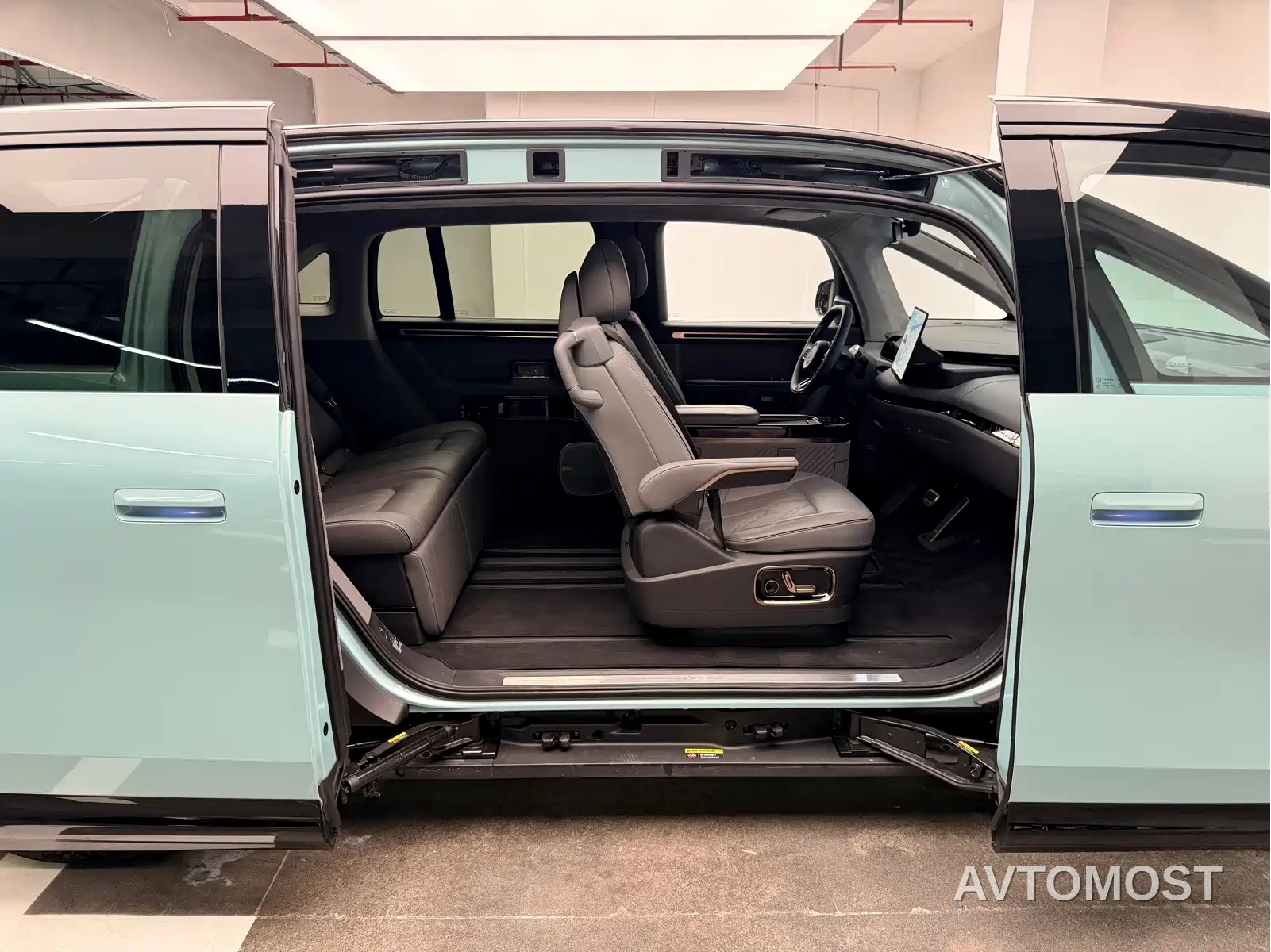 Zeekr MIX 2025 Smart Driving Edition — фото 17