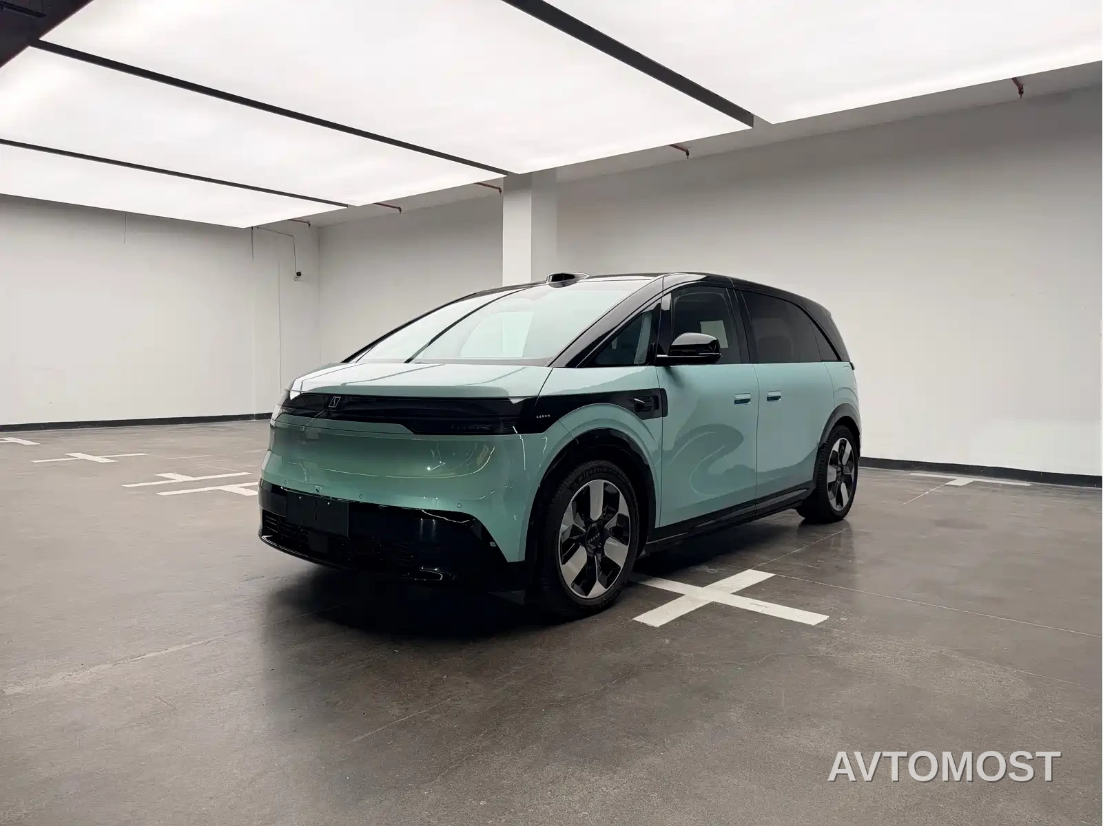 Zeekr MIX 2025 Smart Driving Edition — фото 1