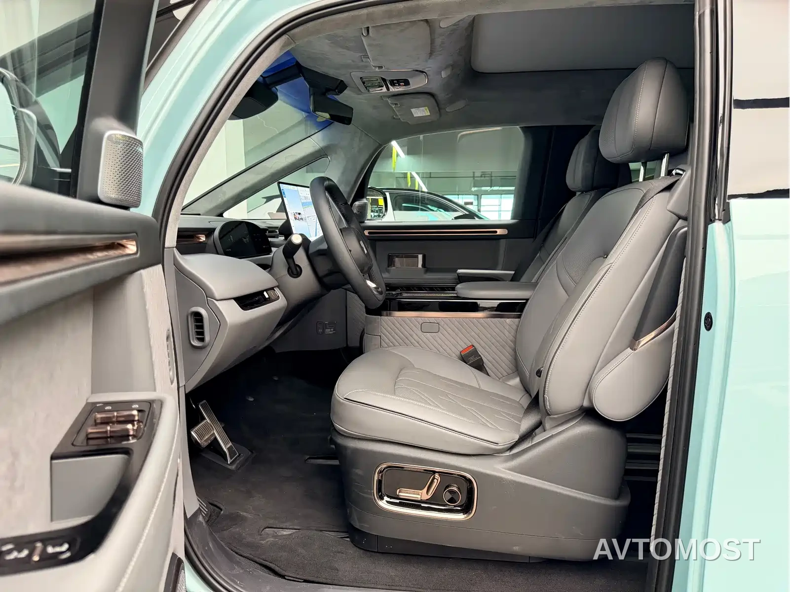 Zeekr MIX 2025 Smart Driving Edition — фото 7