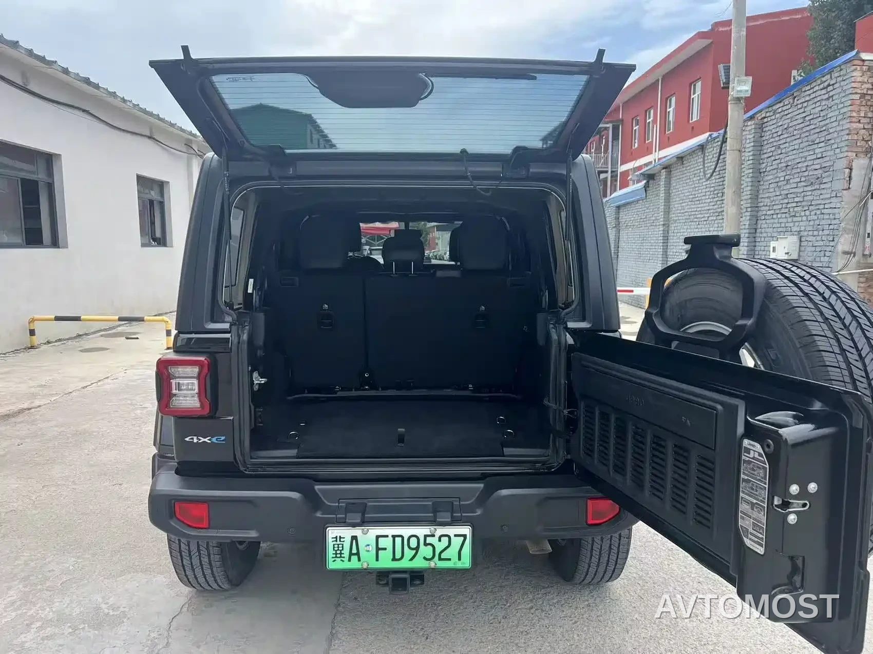 Jeep Wrangler 4xe 2021 4-Door 2.0T 4xe Sahara Launch Edition — фото 9