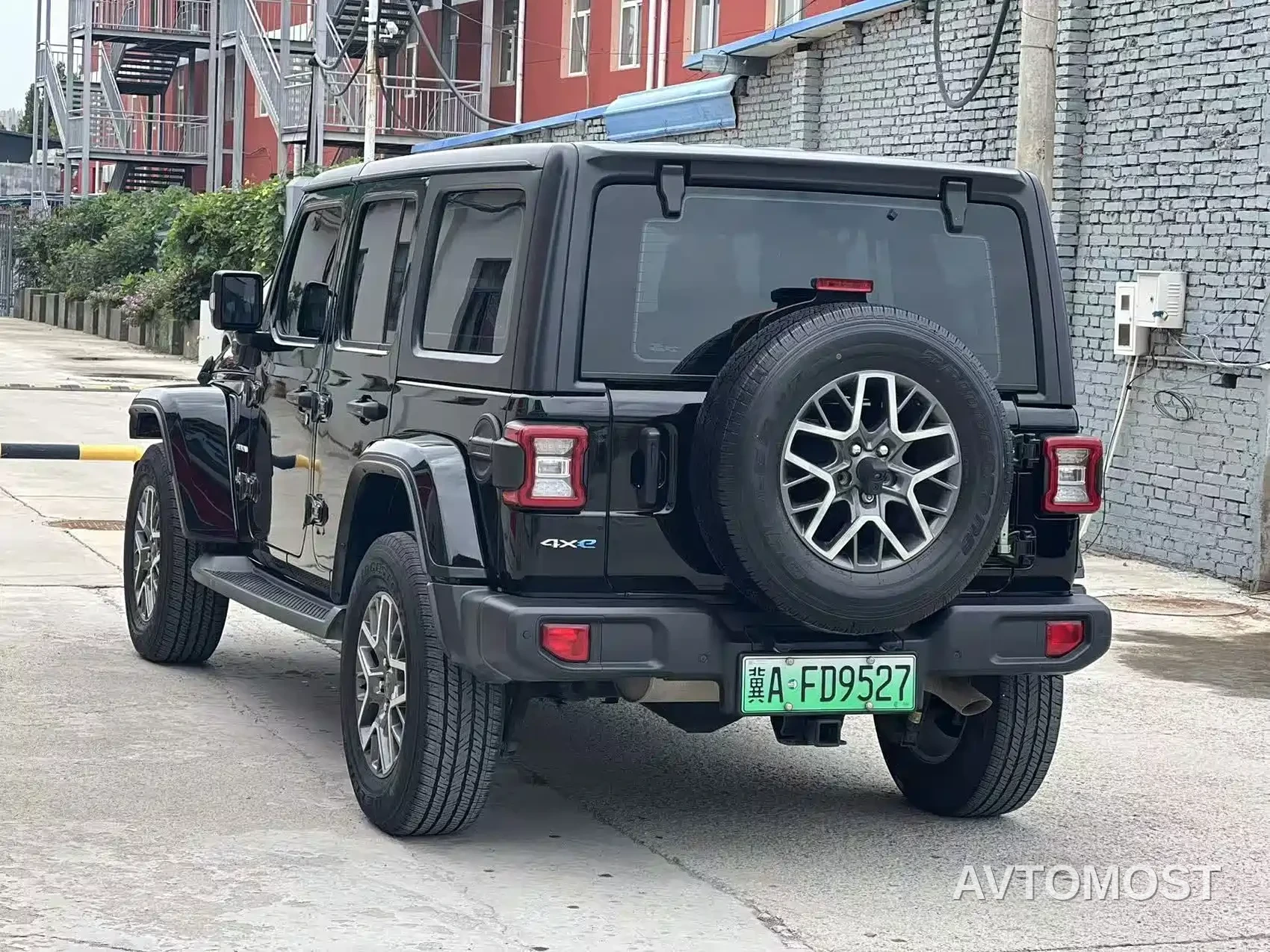 Jeep Wrangler 4xe 2021 4-Door 2.0T 4xe Sahara Launch Edition — фото 11
