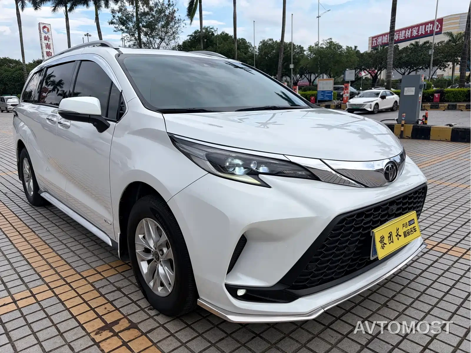 Toyota Granvia 2024 2.5L Hybrid Comfort — фото 3