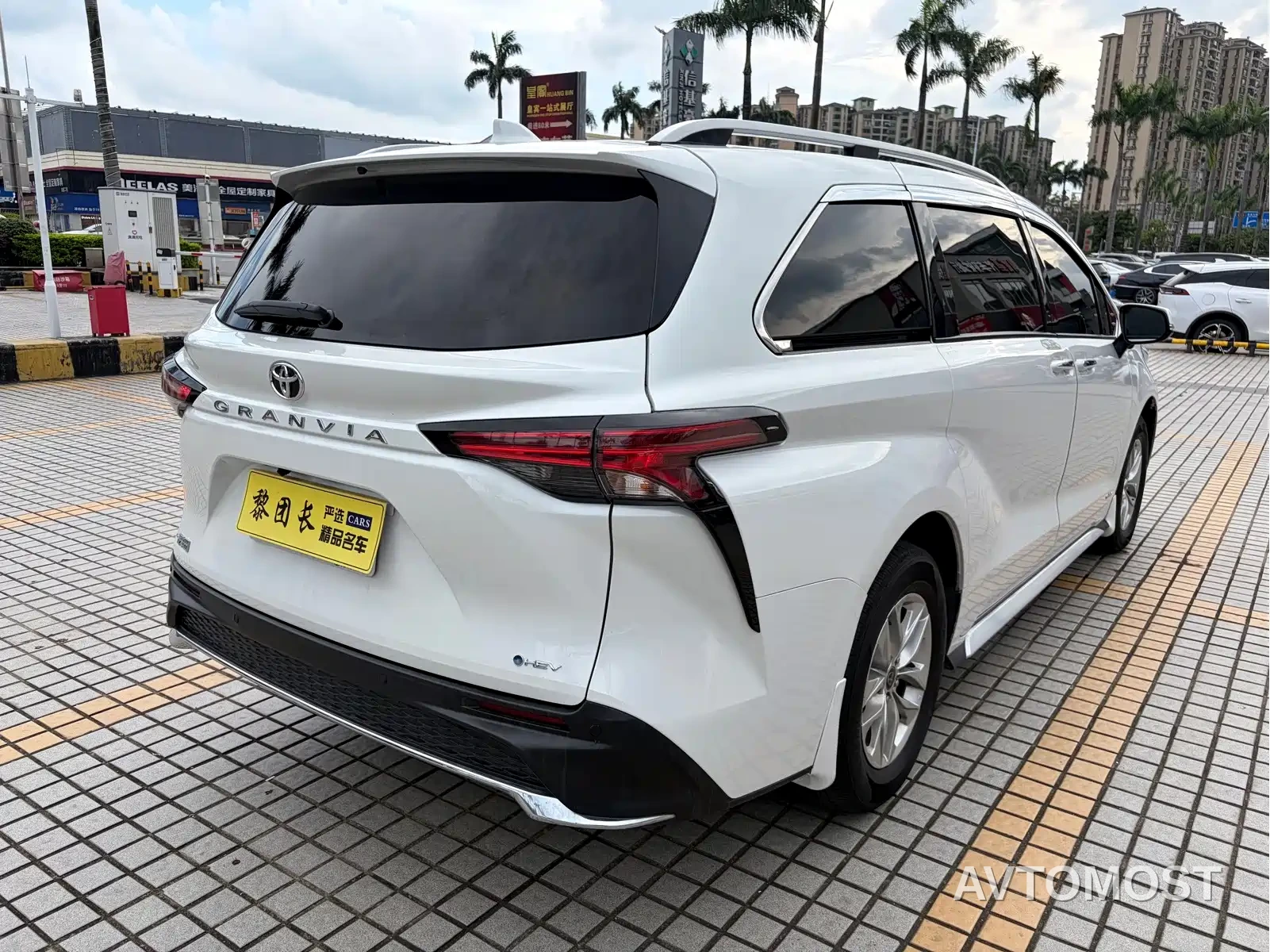 Toyota Granvia 2024 2.5L Hybrid Comfort — фото 6