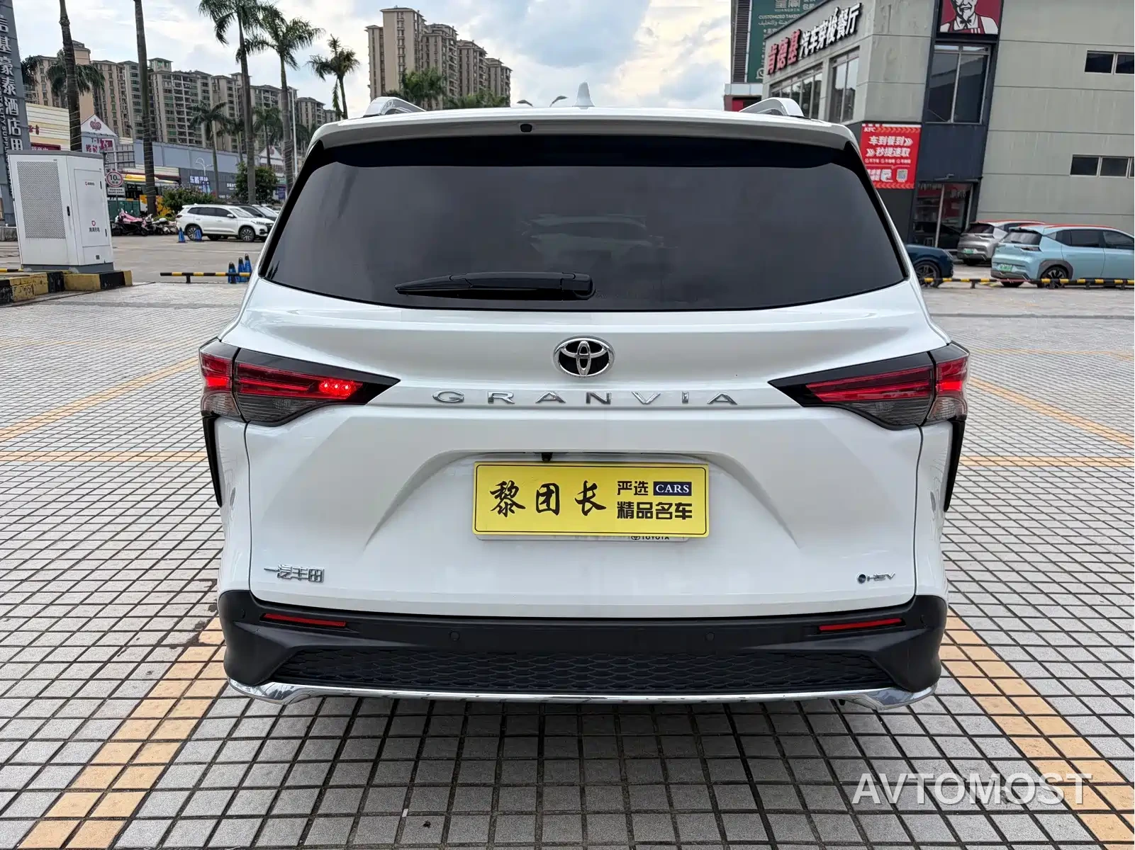 Toyota Granvia 2024 2.5L Hybrid Comfort — фото 7