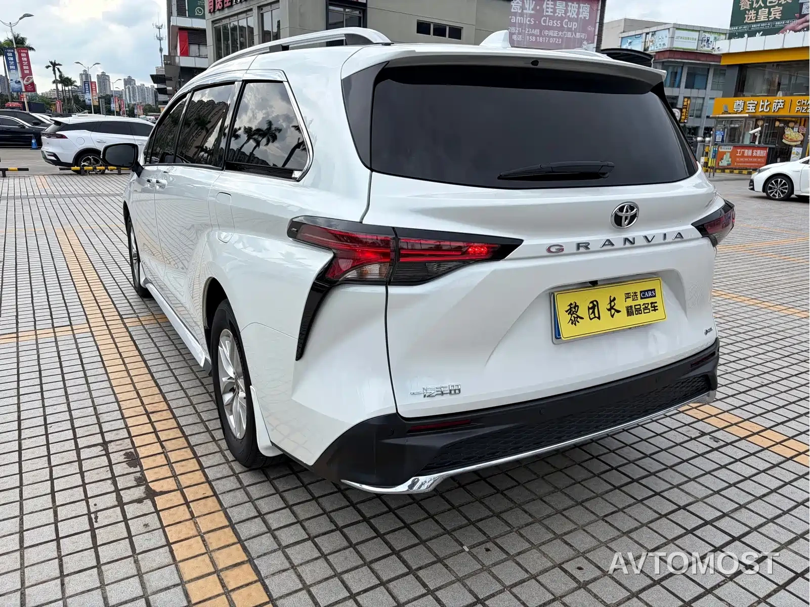 Toyota Granvia 2024 2.5L Hybrid Comfort — фото 8