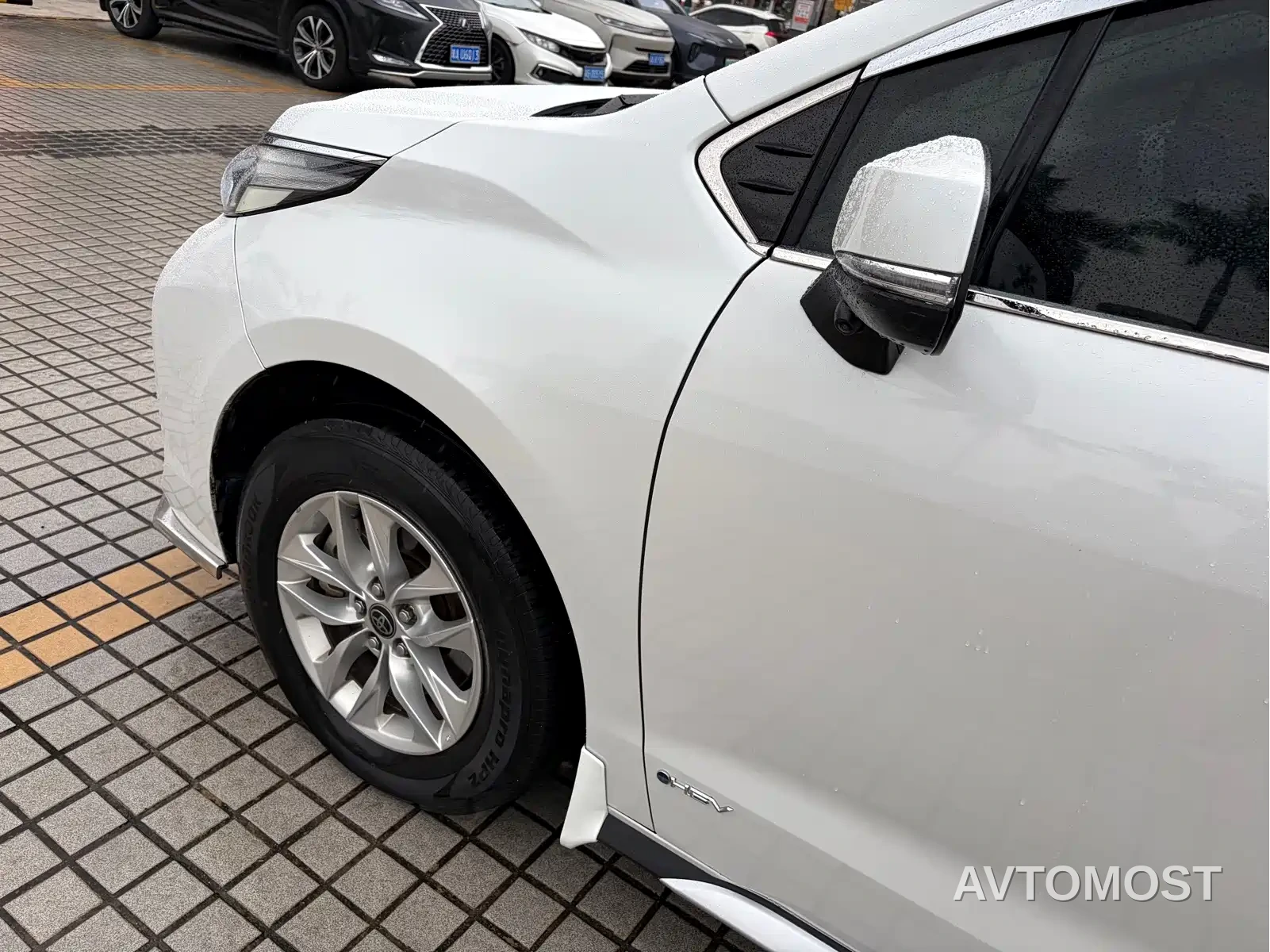 Toyota Granvia 2024 2.5L Hybrid Comfort — фото 14